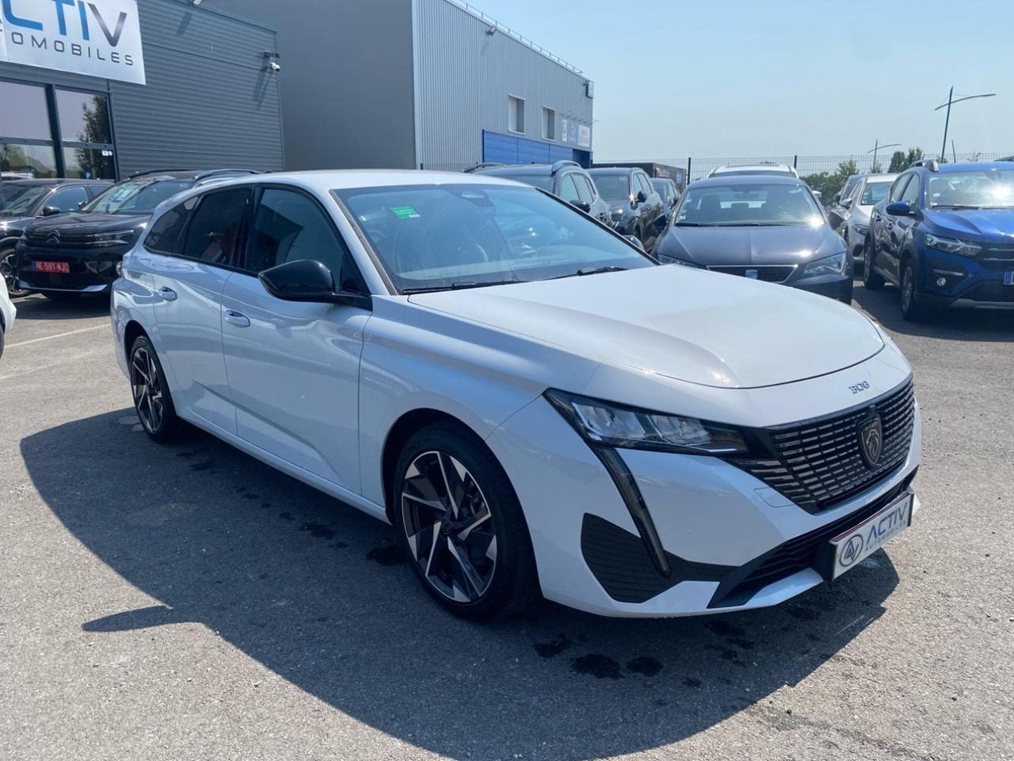 Peugeot 308 1.5 BLUEHDI 130 ALLURE EAT8 (2025) - Foto 3