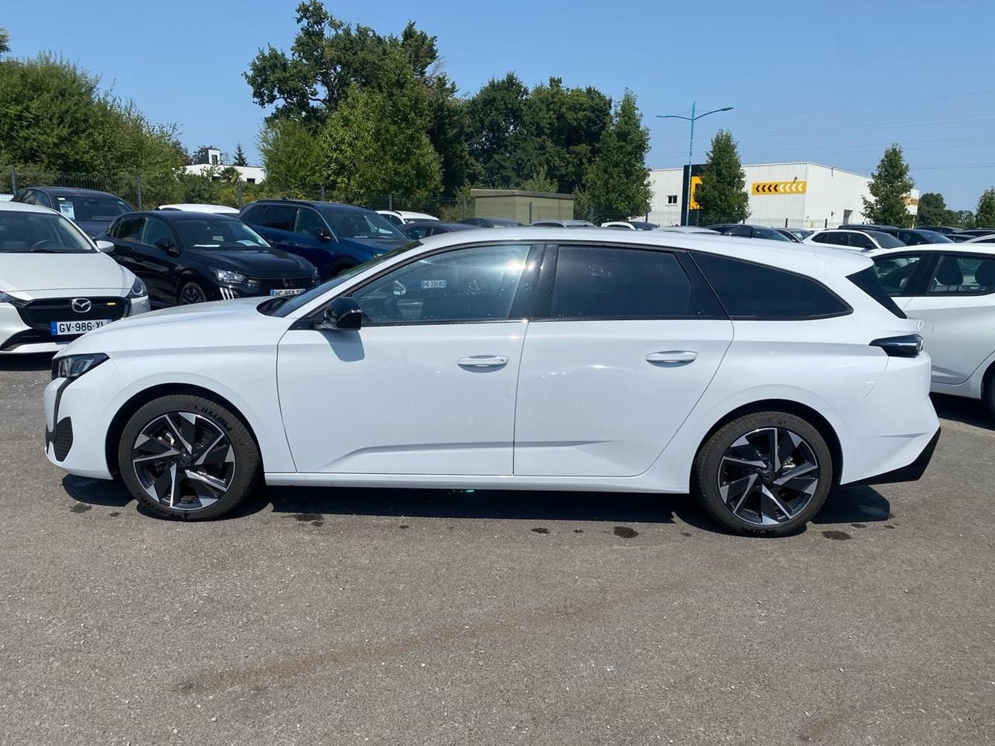 Peugeot 308 1.5 BLUEHDI 130 ALLURE EAT8 (2025) - Foto 8