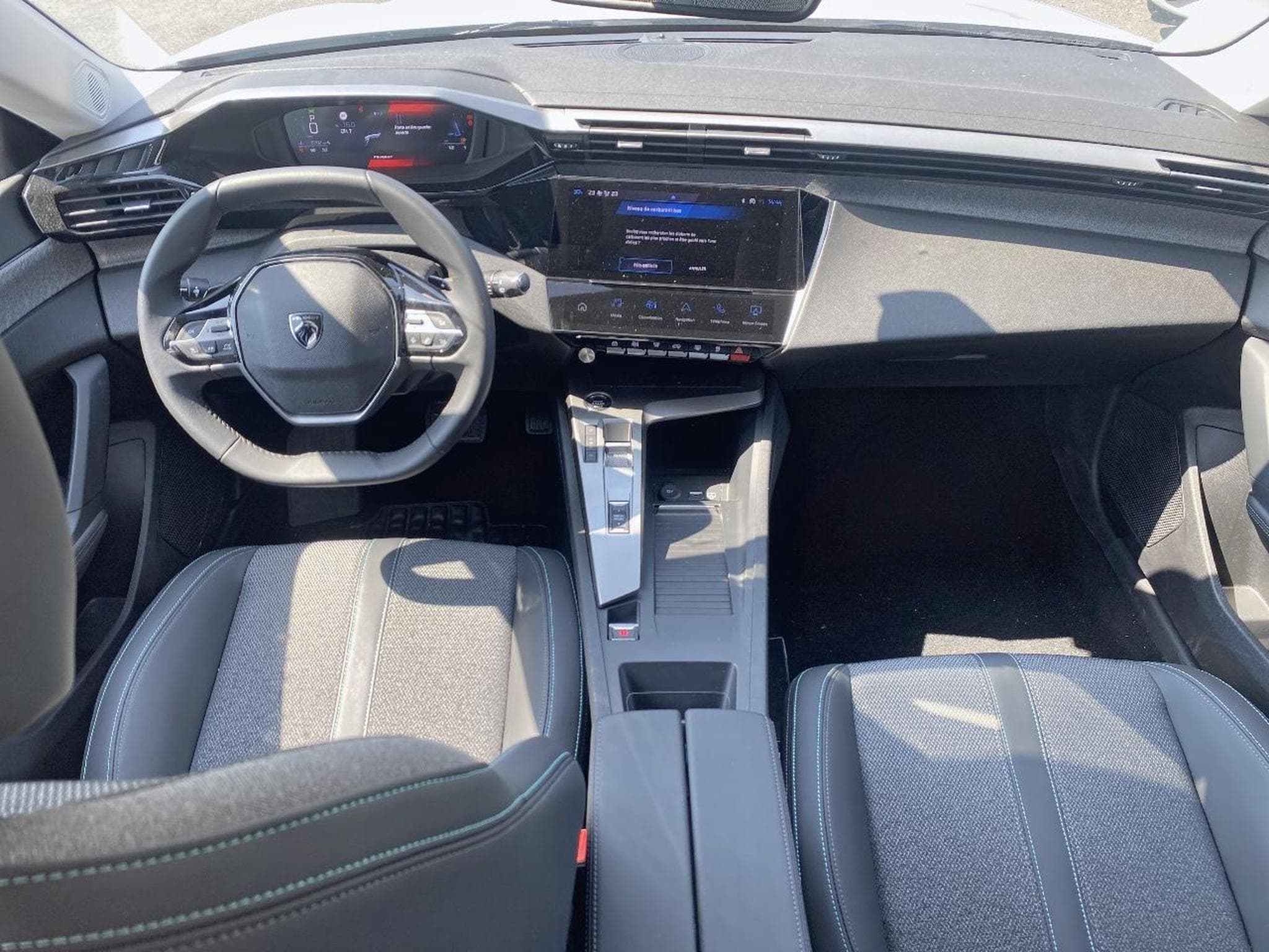 Peugeot 308 1.5 BLUEHDI 130 ALLURE EAT8 (2025) - Foto 9