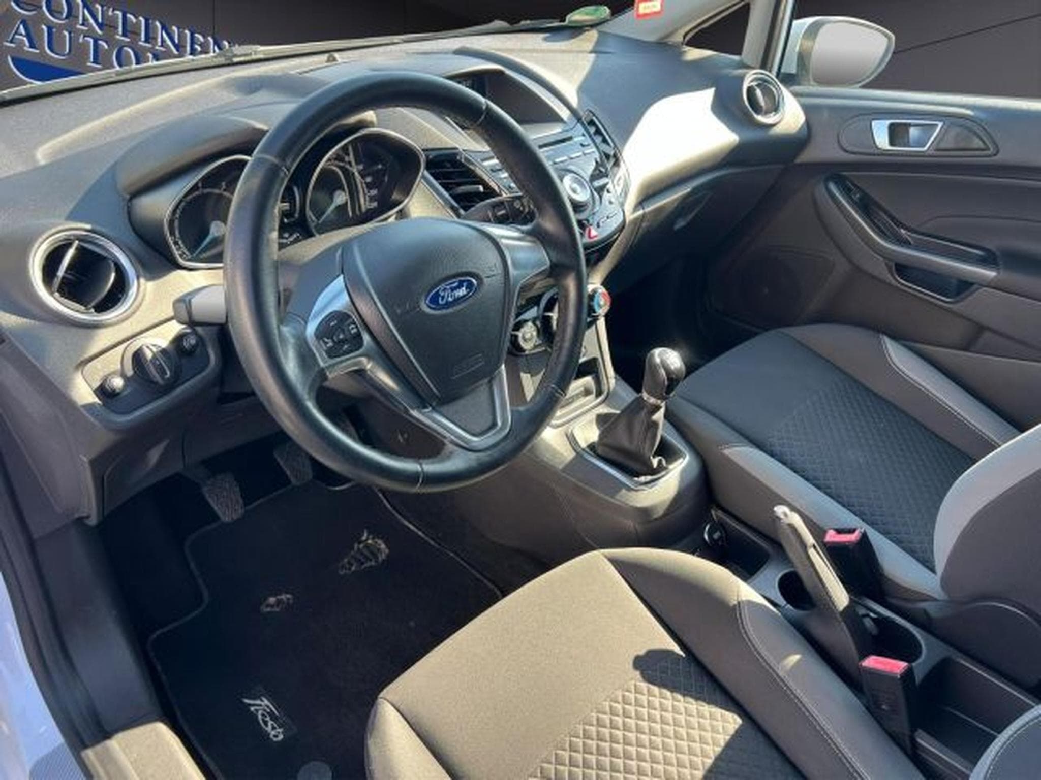 Ford Fiesta Fiesta Sync Edition KLIMA,PDC,SHZ,ESP,ABS Klima (2015) - Photo 9