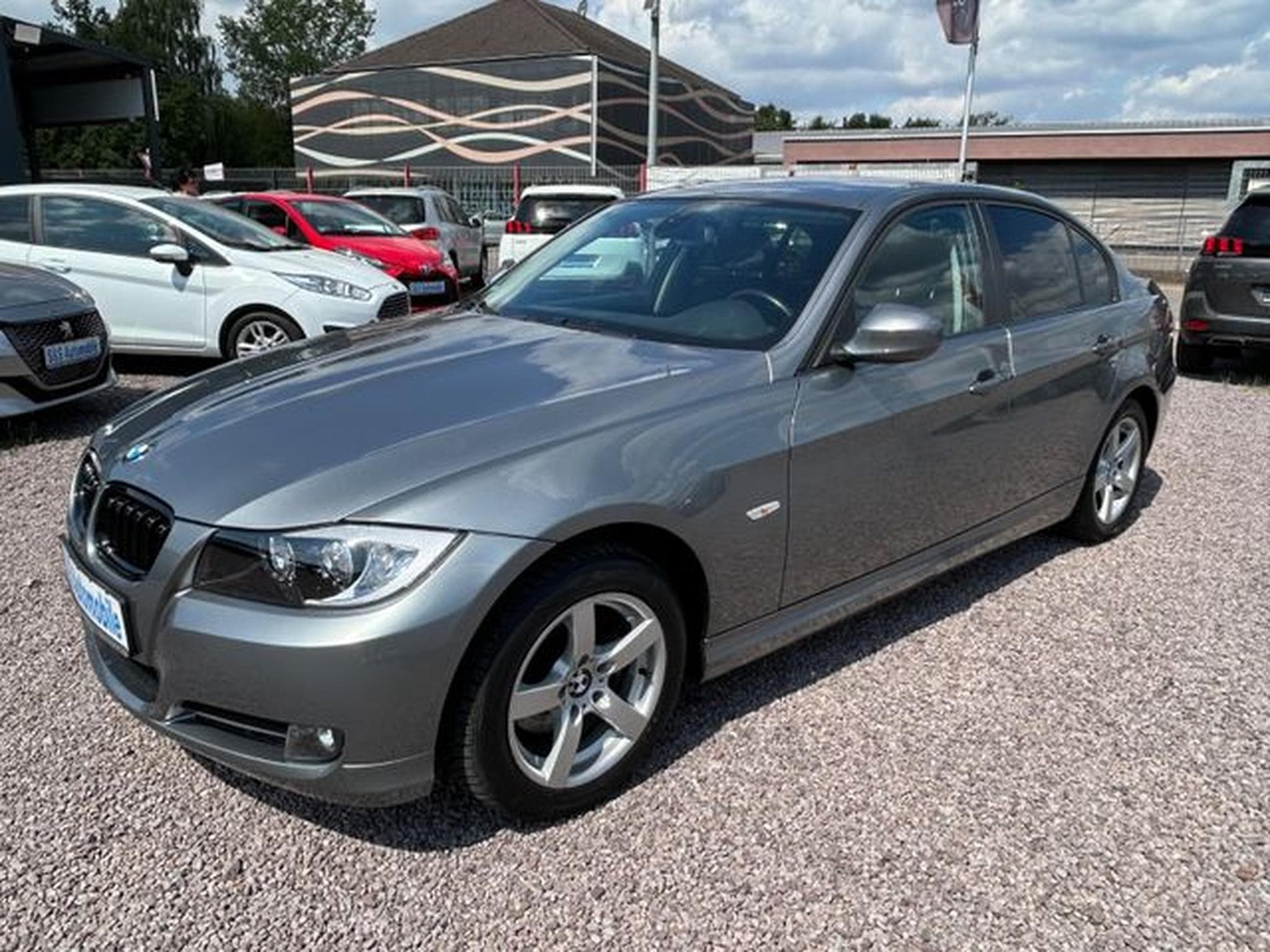 BMW 320 320i Lim. *PDC*Start/Stop*Steuerkette Neu*TÜV Ne (2009) - Foto 1