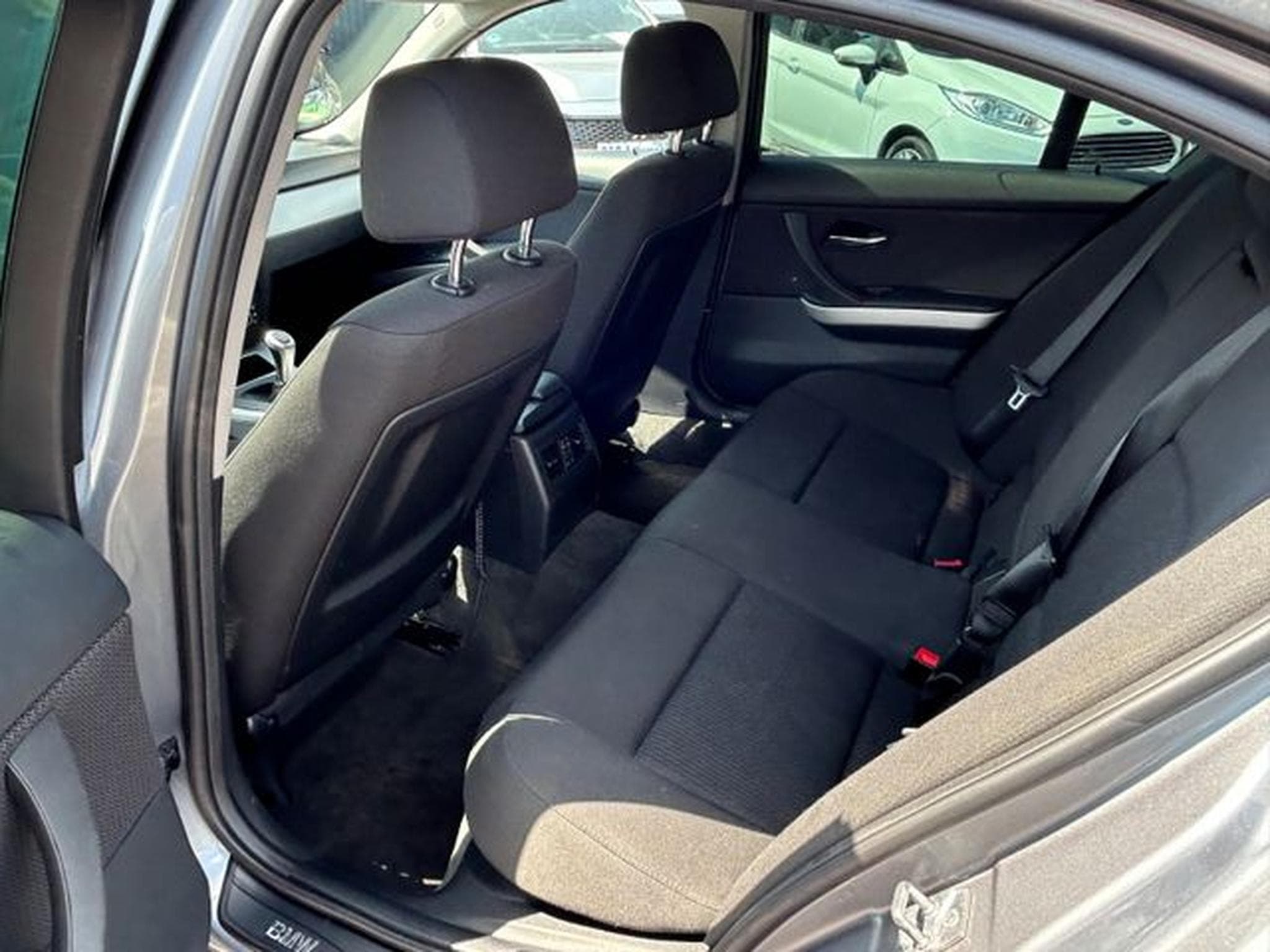 BMW 320 320i Lim. *PDC*Start/Stop*Steuerkette Neu*TÜV Ne (2009) - Foto 8