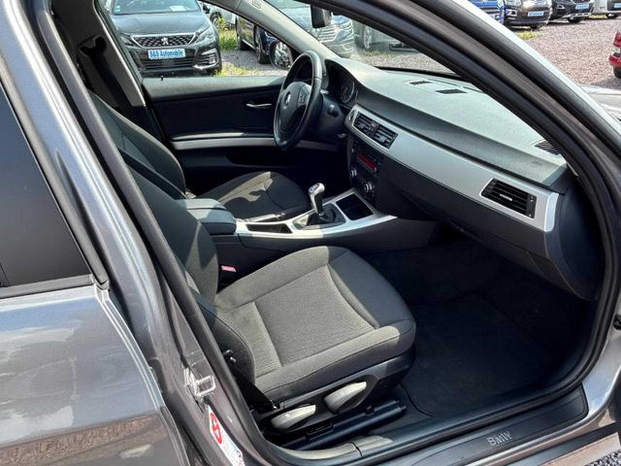 BMW 320 320i Lim. *PDC*Start/Stop*Steuerkette Neu*TÜV Ne (2009) - Foto 9