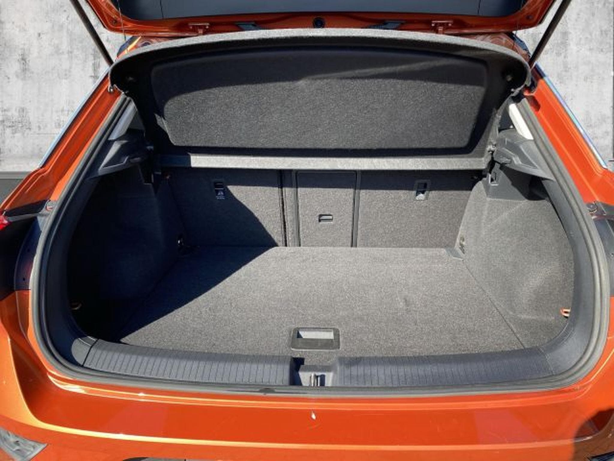 VW T-Roc T-Roc 1.5 TSI Style NAVI LED Assist+ ACC SHZG (2018) - Photo 10