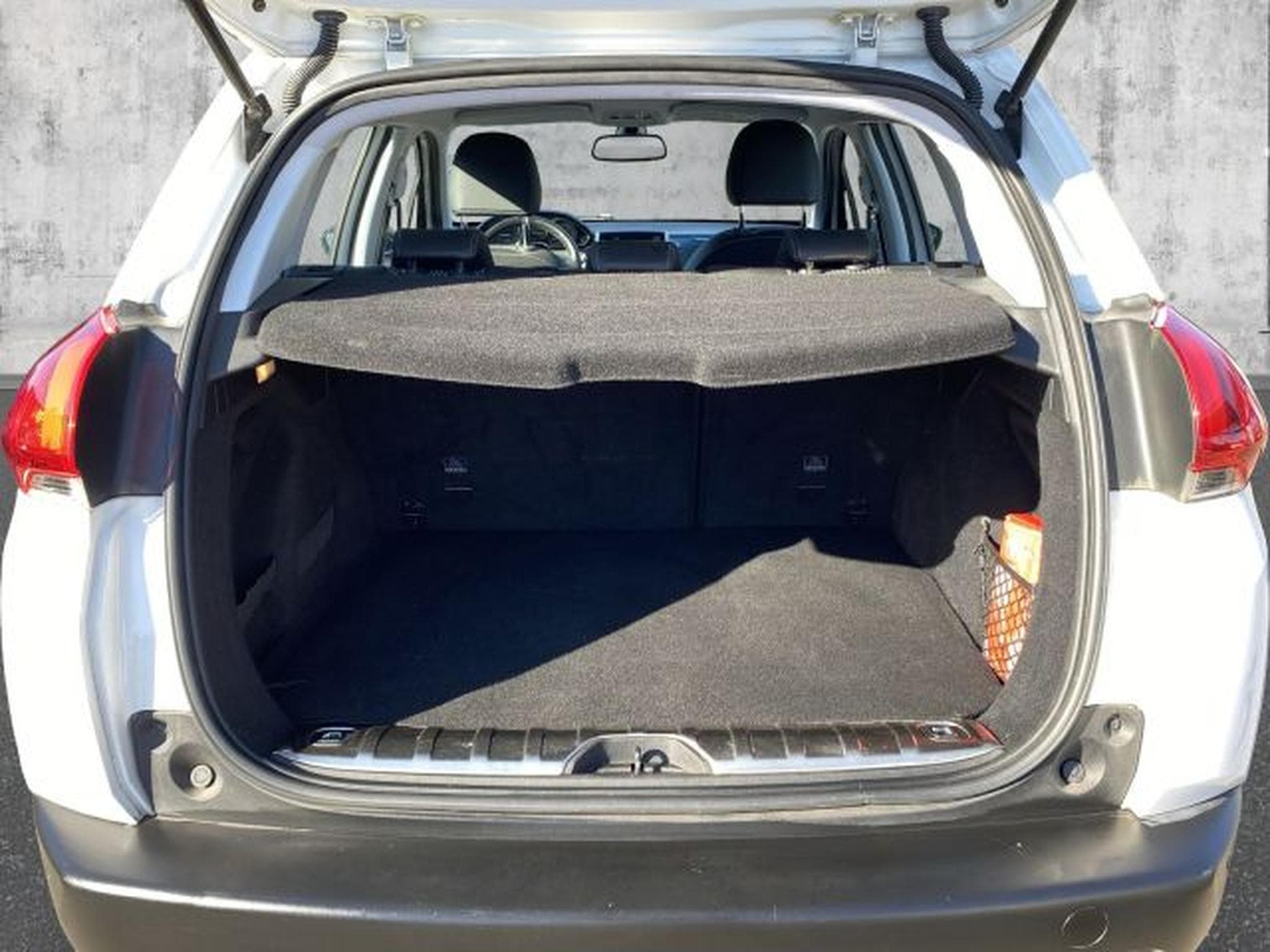 Peugeot 2008 2008 1.2 PureTech Allure NAVI PDC SHZG Tempo (2015) - Photo 10