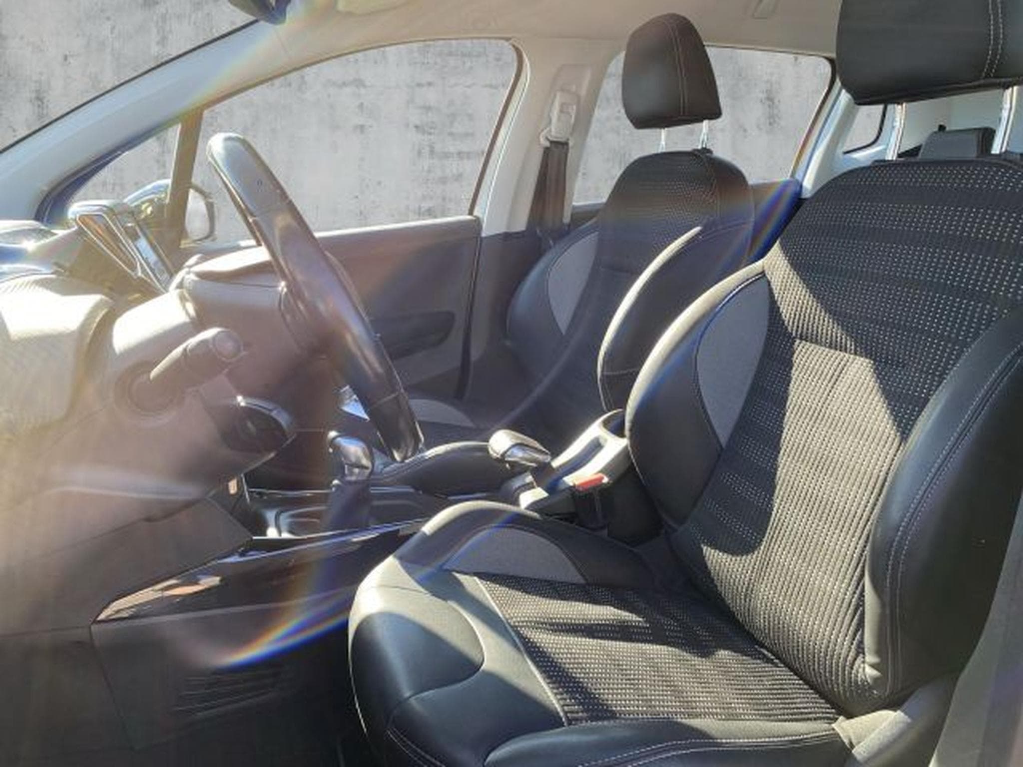 Peugeot 2008 2008 1.2 PureTech Allure NAVI PDC SHZG Tempo (2015) - Photo 11