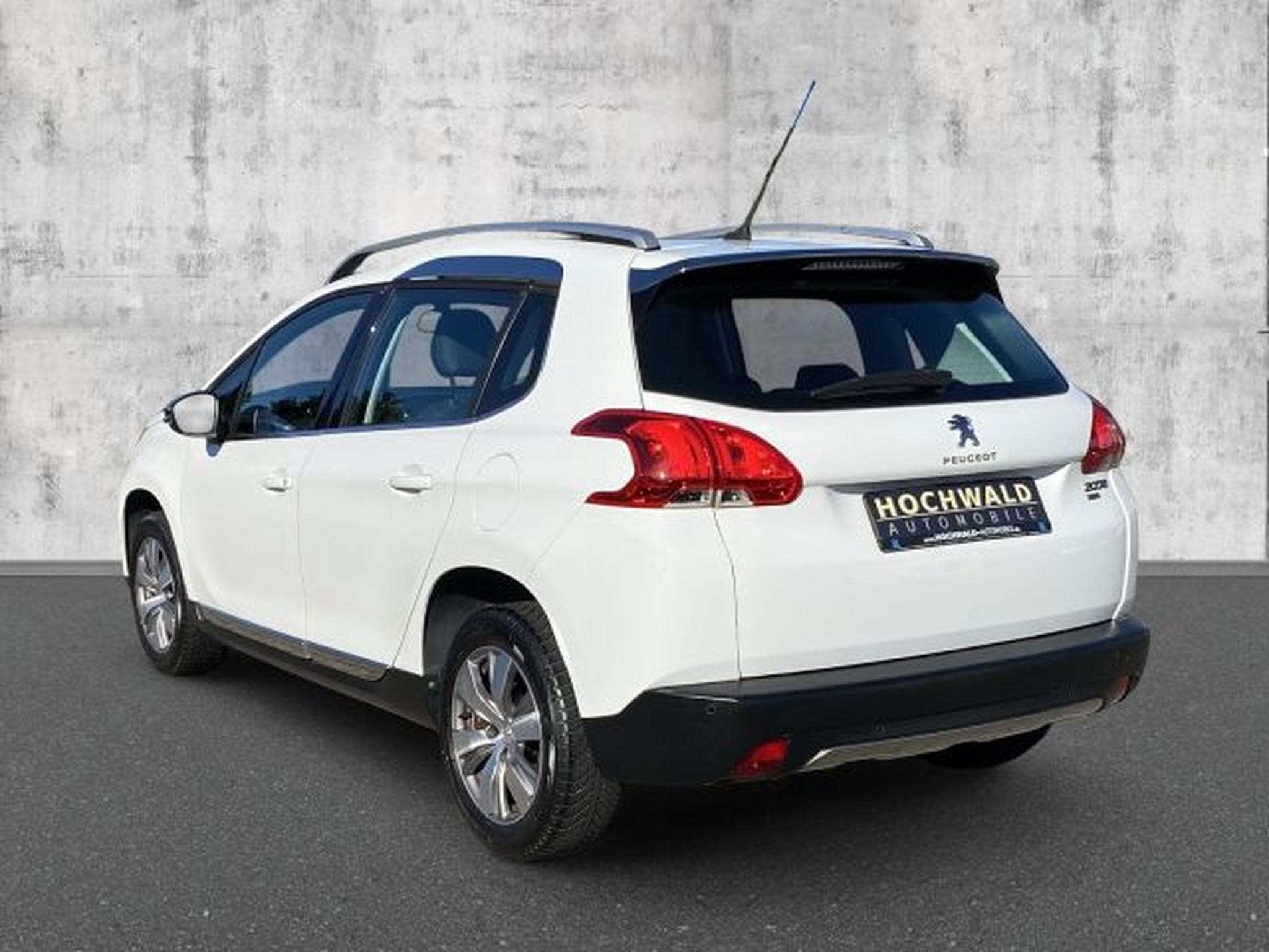 Peugeot 2008 2008 1.2 PureTech Allure NAVI PDC SHZG Tempo (2015) - Photo 3