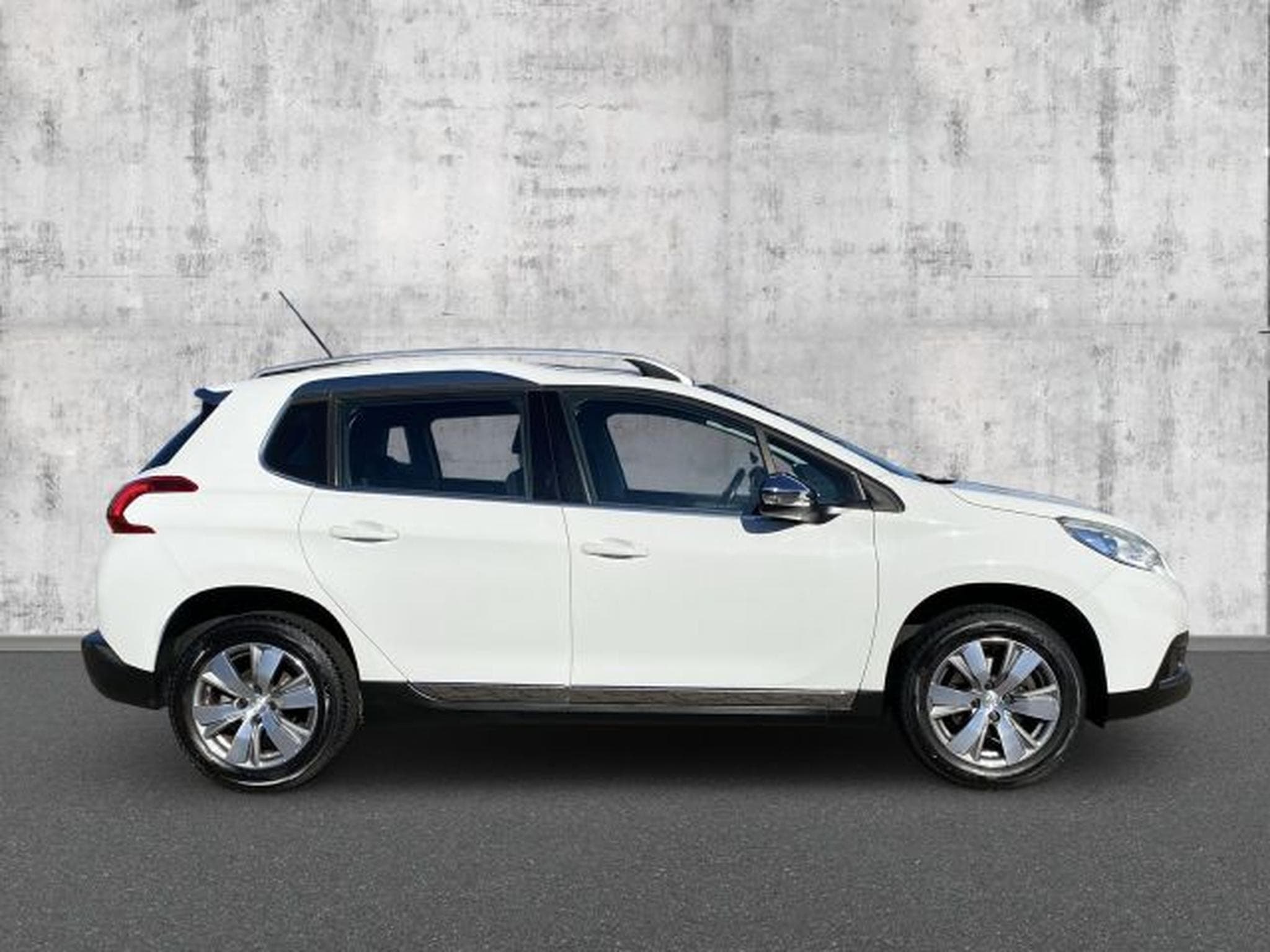 Peugeot 2008 2008 1.2 PureTech Allure NAVI PDC SHZG Tempo (2015) - Photo 6