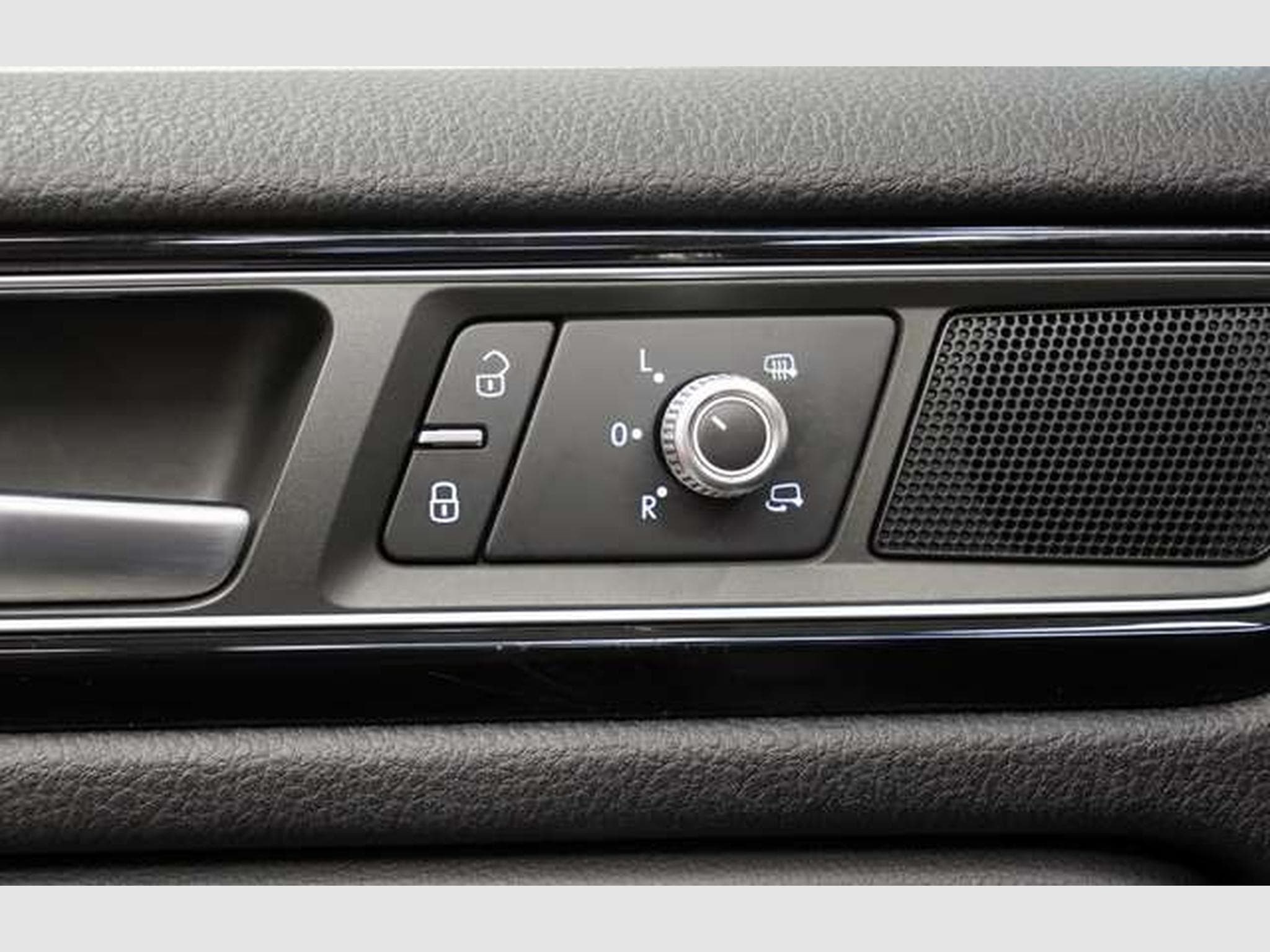 VW Touareg V6 TDI Terrain Tech 4M *19 *AHK *Leder (2015) - Photo 18
