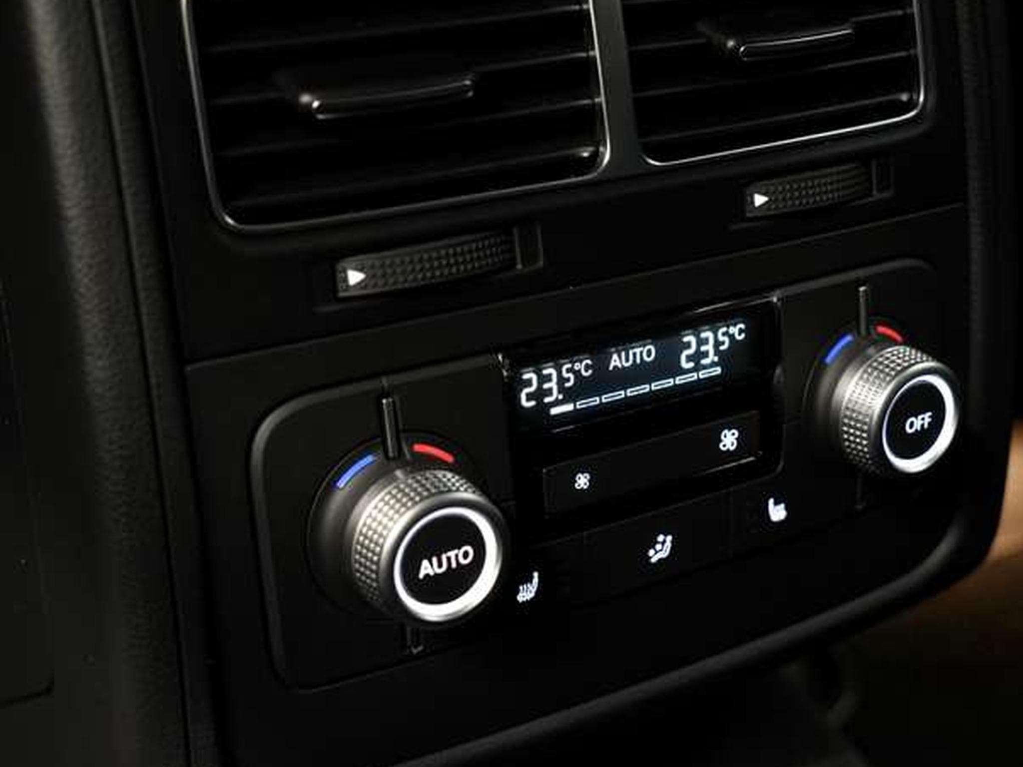 VW Touareg V6 TDI Terrain Tech 4M *19 *AHK *Leder (2015) - Photo 33