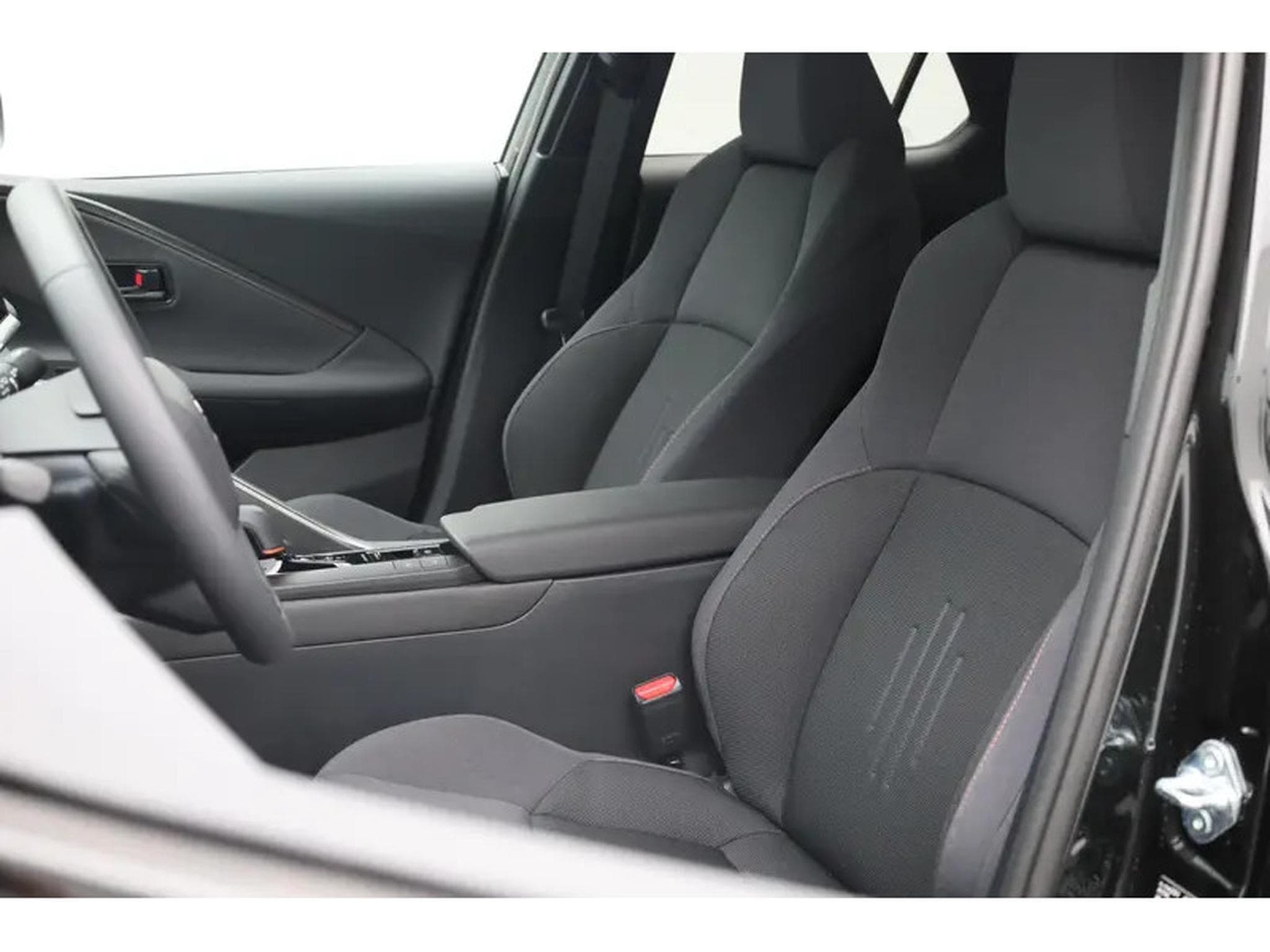 Toyota C-HR 2.0  VVT-I 223 PHEV Team (2026) - Foto 9