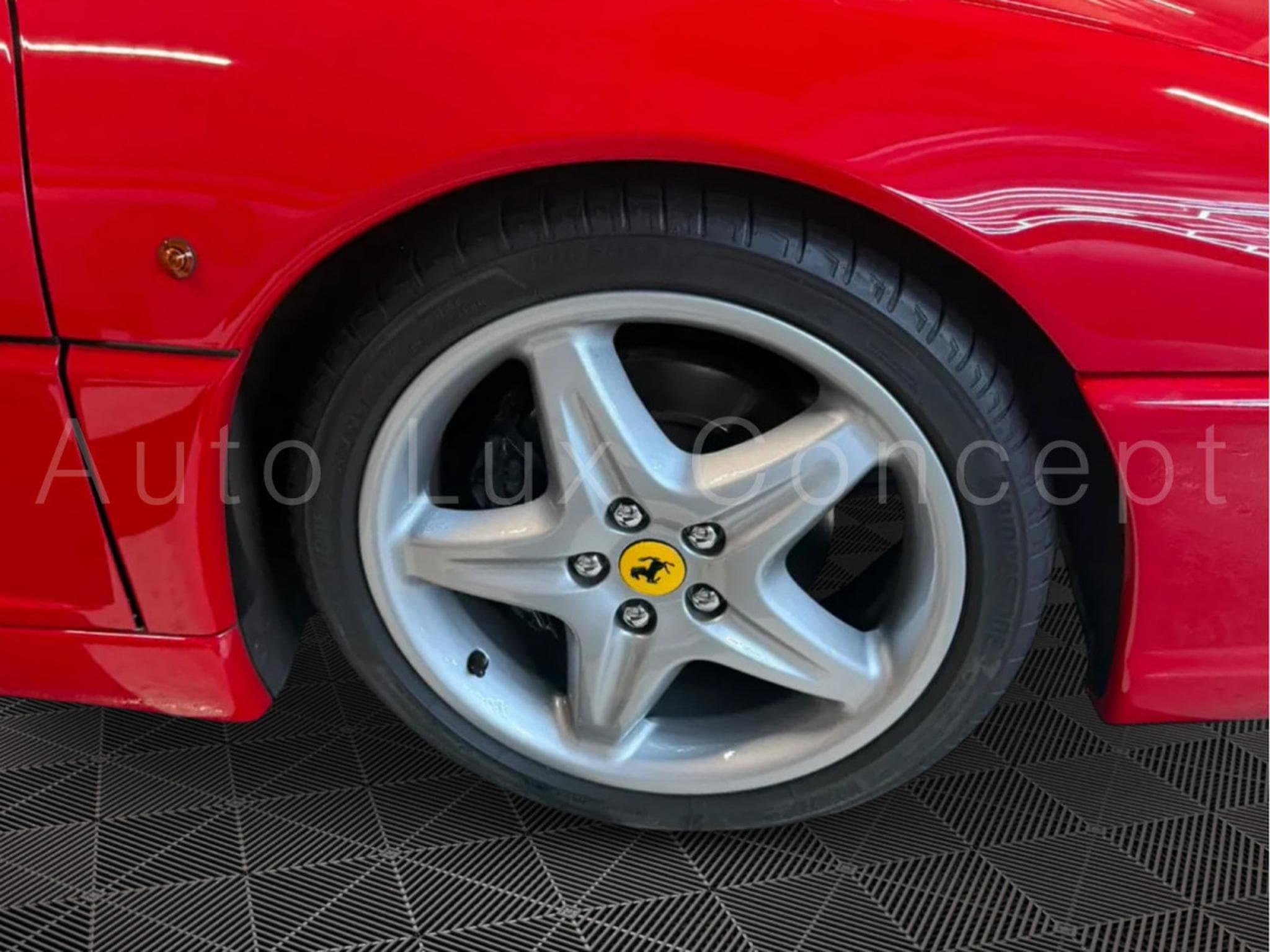 Ferrari F355 GTS (1996) - Photo 9