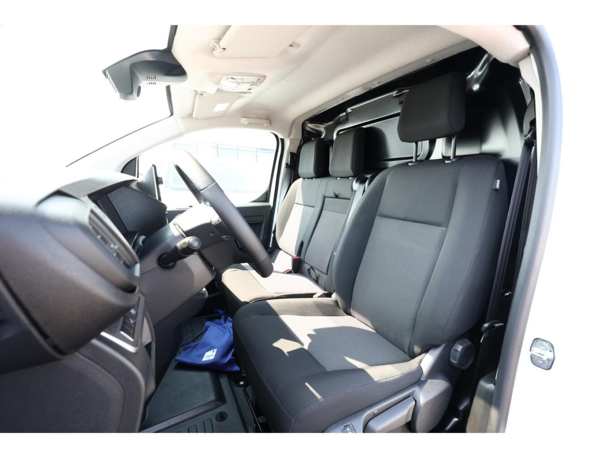 Citroën Jumpy 2.0 BlueHDI EAT8 180 XL Confort (2026) - Photo 7