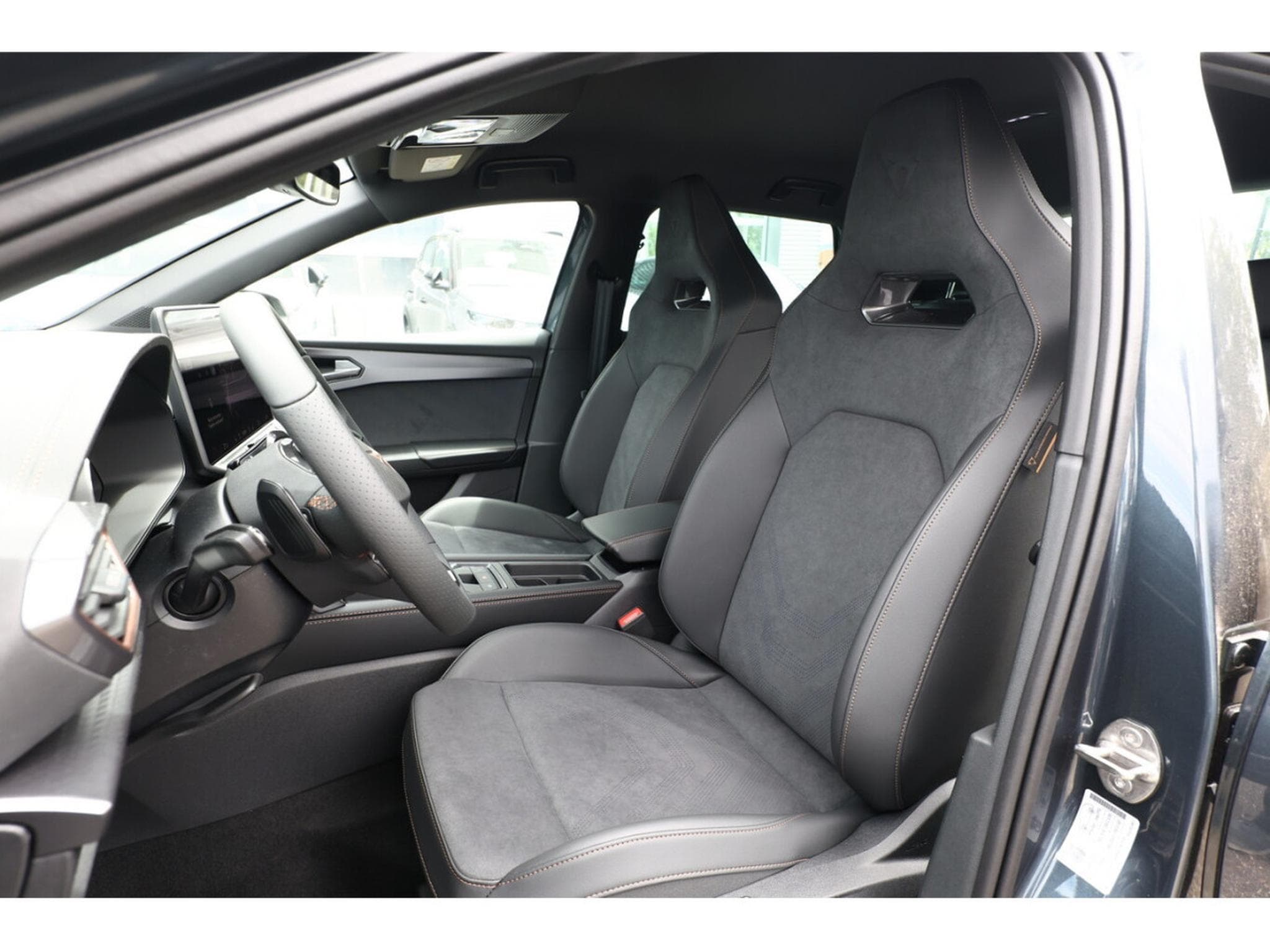 Cupra Leon 1.5 eTSi DSG 150 (2026) - Photo 7