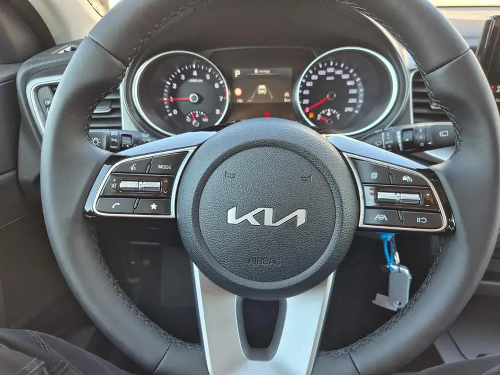 Kia XCeed 1.6 T-GDI DCT 150 (2026) - Photo 17