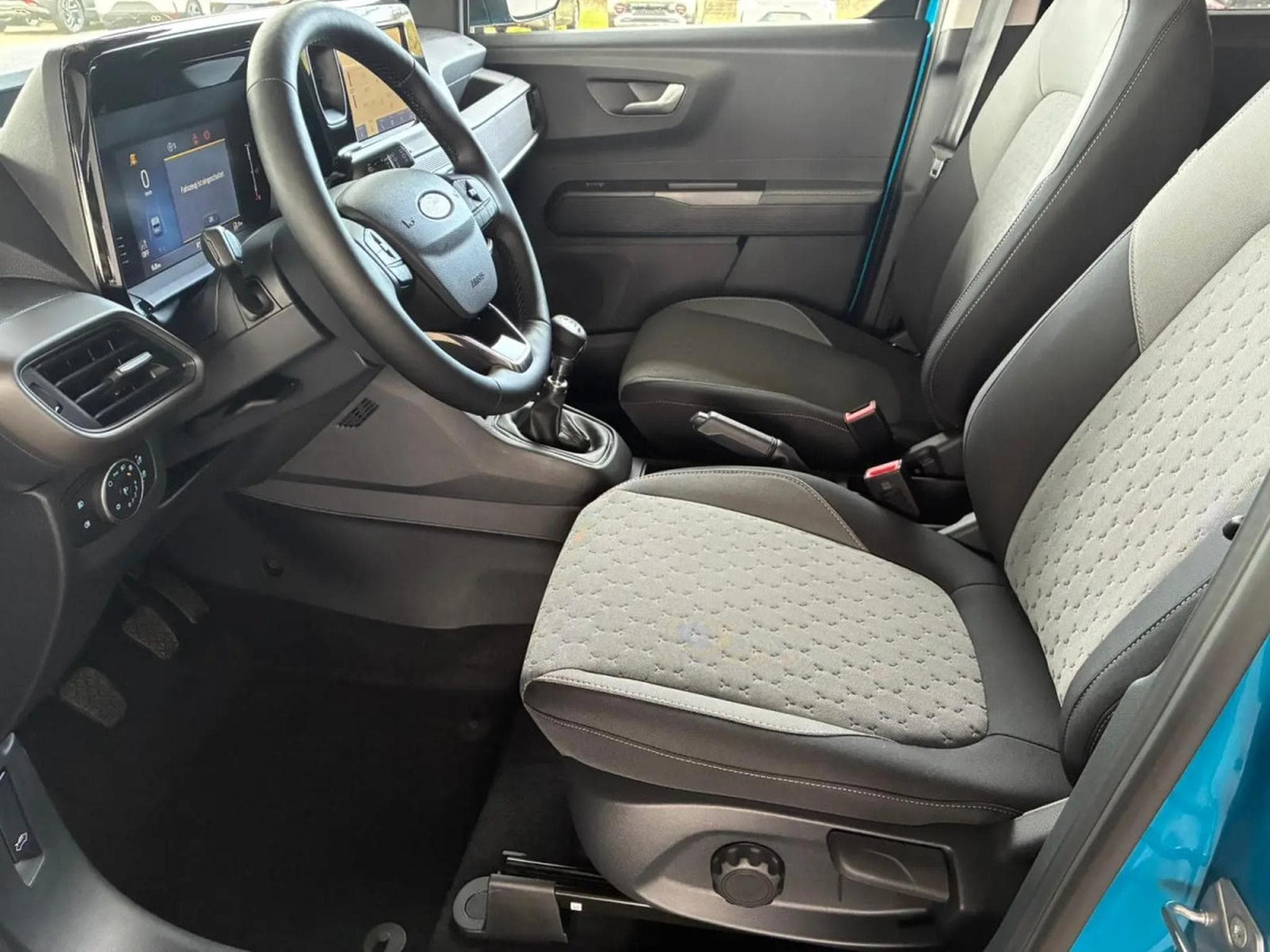 Ford Tourneo 1.0i Ecoboost 126 Titanium (2026) - Foto 5