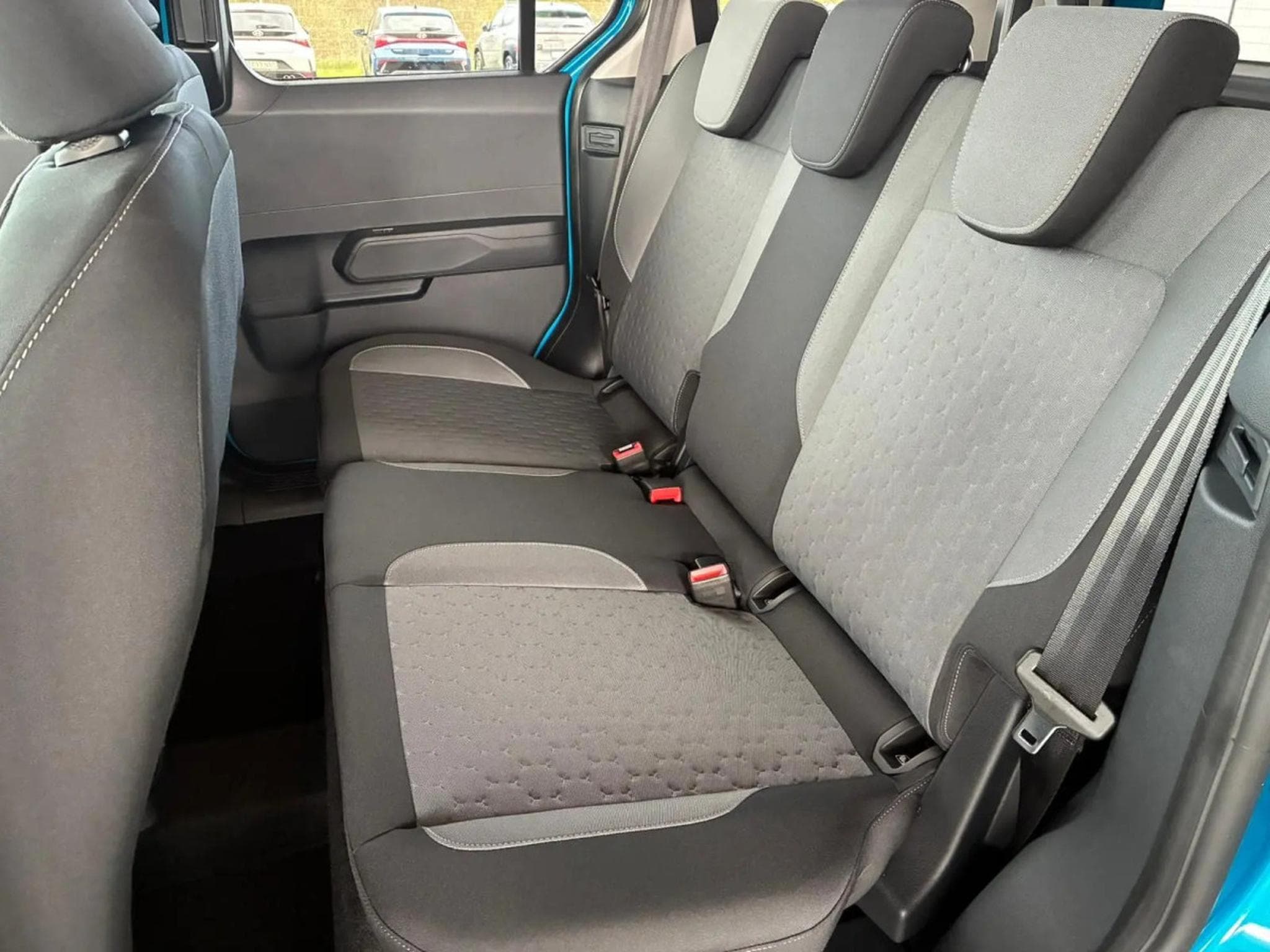 Ford Tourneo 1.0i Ecoboost 126 Titanium (2026) - Foto 6