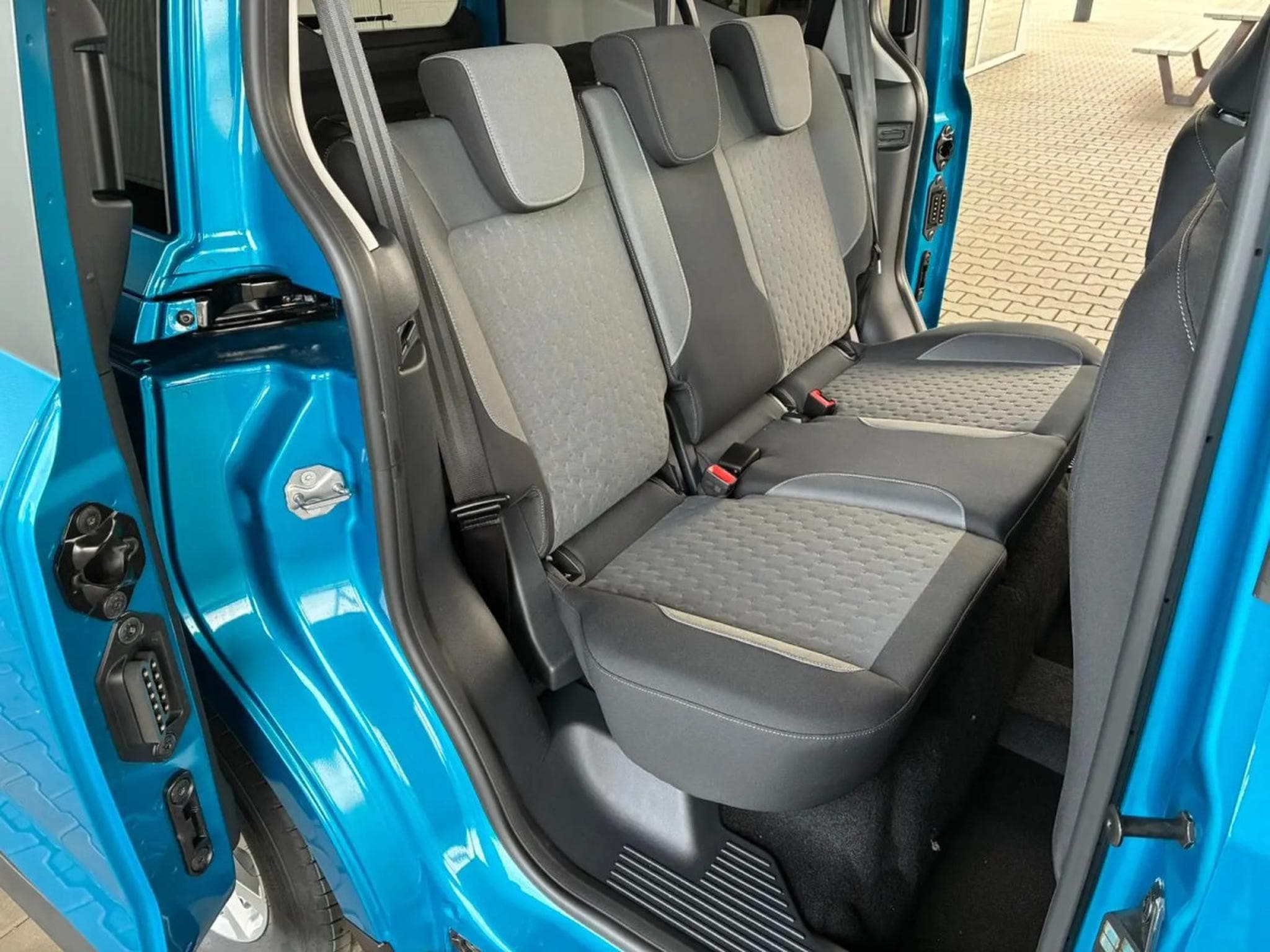 Ford Tourneo 1.0i Ecoboost 126 Titanium (2026) - Foto 9