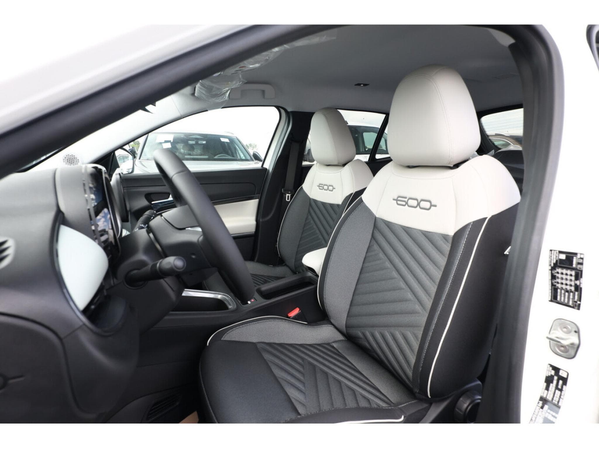 Fiat 600 1.2 Hybrid e-DSC6 La Prima (2026) - Foto 6