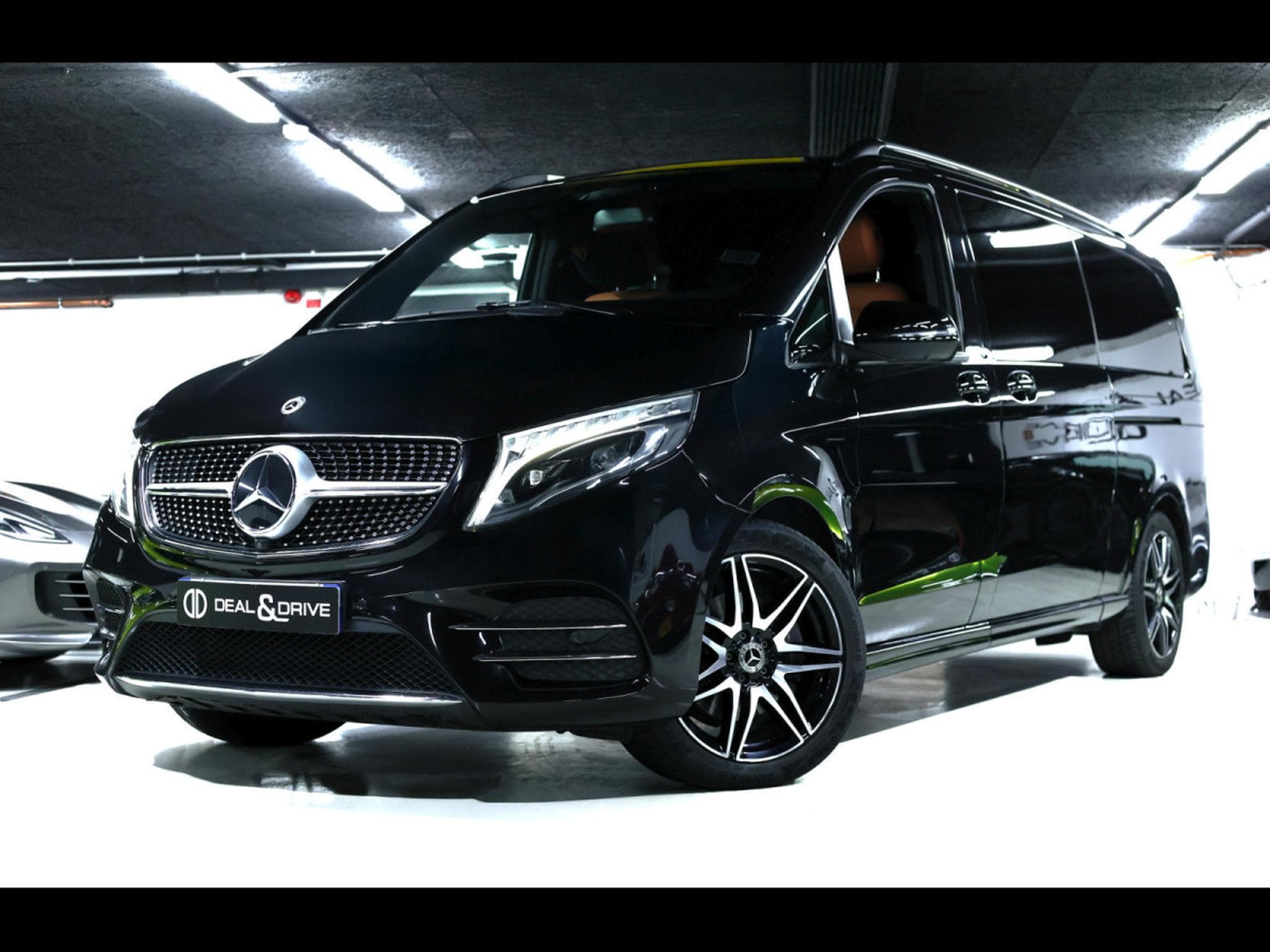 Mercedes V 300 d 4MATIC EXTRALANG AMG-LINE - MH VIP DESIGN (2021) - Photo 1