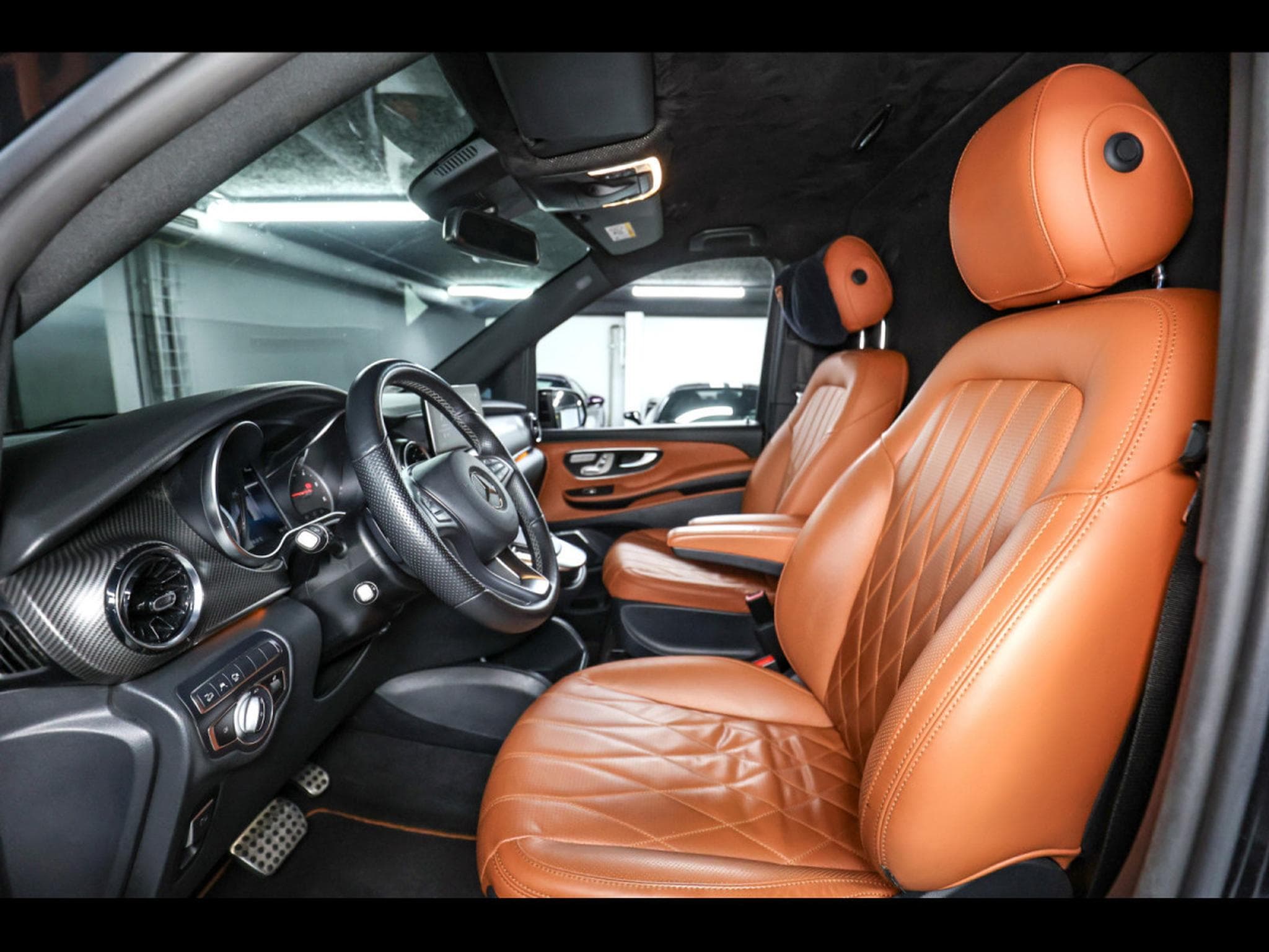 Mercedes V 300 d 4MATIC EXTRALANG AMG-LINE - MH VIP DESIGN (2021) - Photo 10