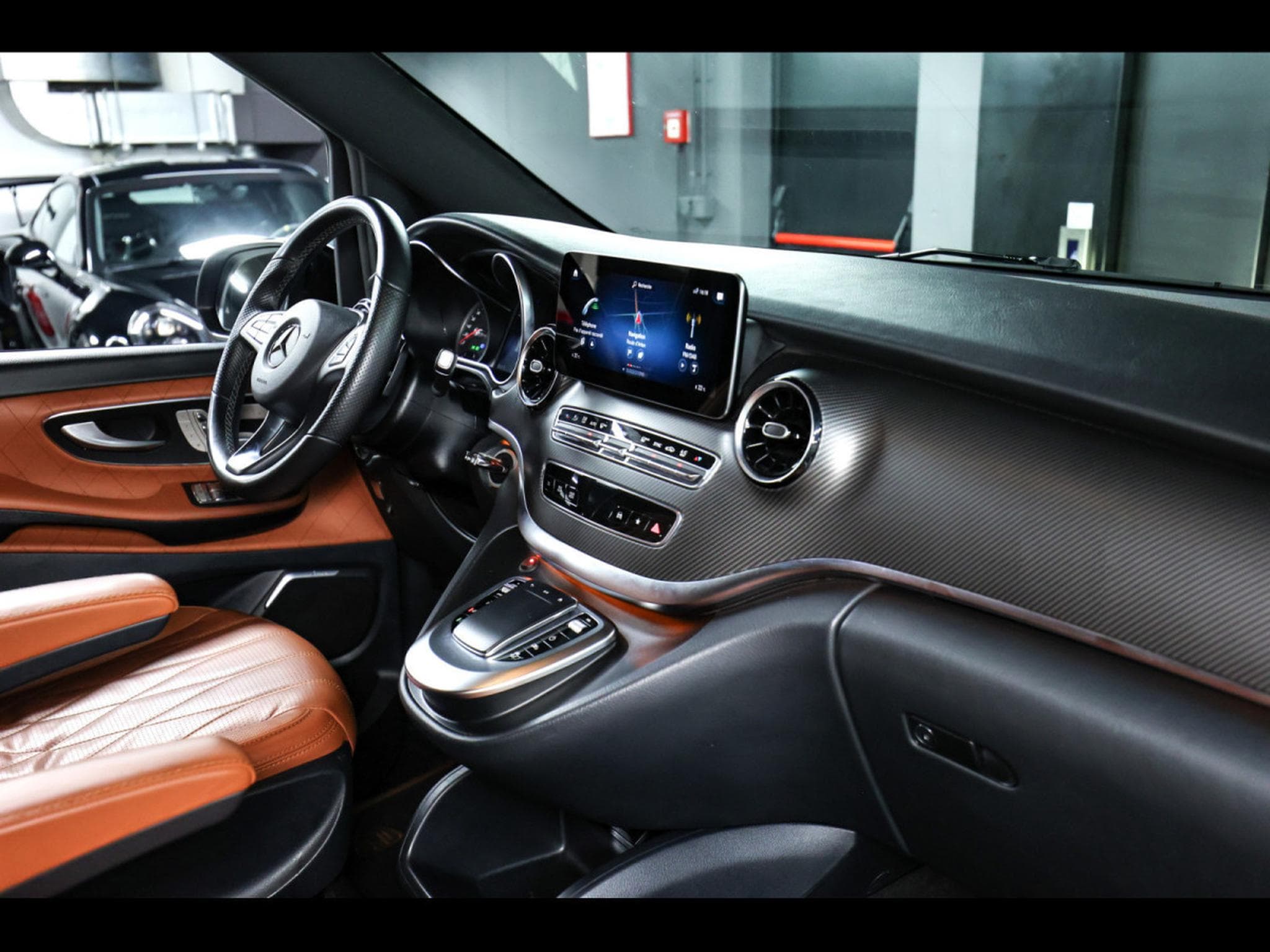 Mercedes V 300 d 4MATIC EXTRALANG AMG-LINE - MH VIP DESIGN (2021) - Photo 11