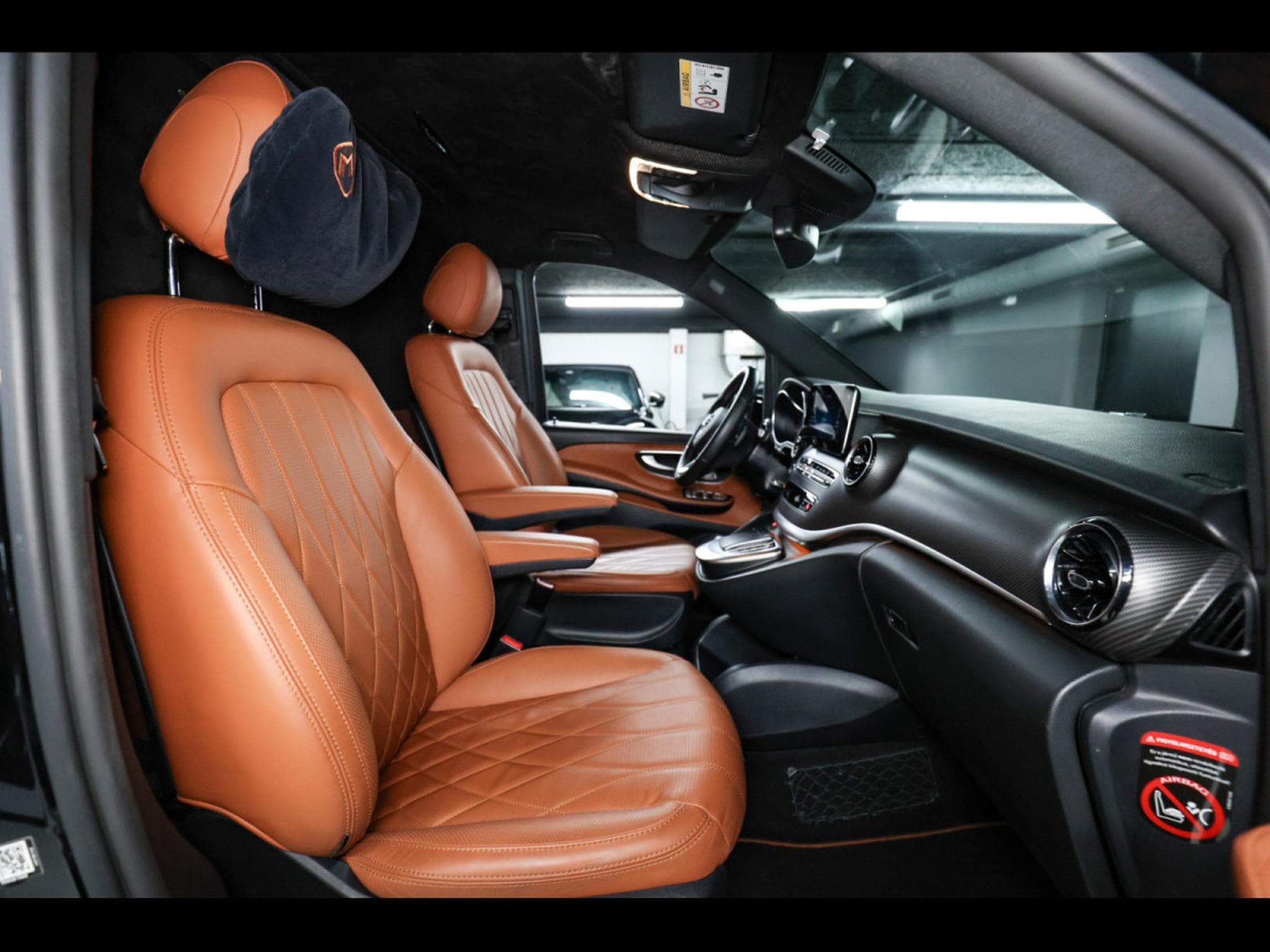 Mercedes V 300 d 4MATIC EXTRALANG AMG-LINE - MH VIP DESIGN (2021) - Photo 16