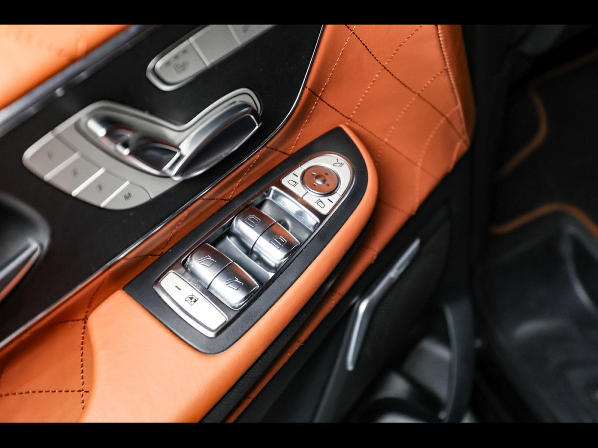 Mercedes V 300 d 4MATIC EXTRALANG AMG-LINE - MH VIP DESIGN (2021) - Photo 17