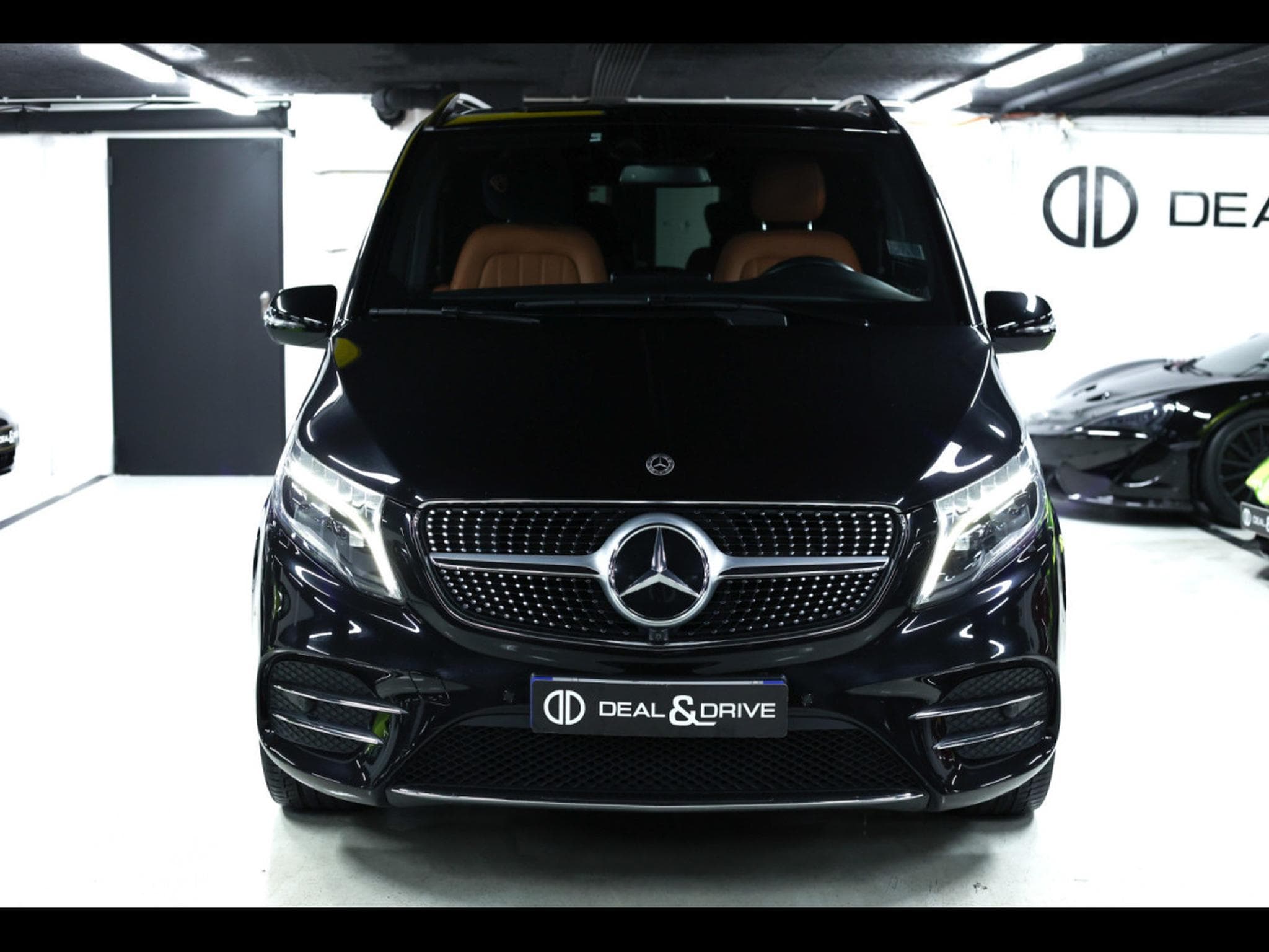 Mercedes V 300 d 4MATIC EXTRALANG AMG-LINE - MH VIP DESIGN (2021) - Photo 5
