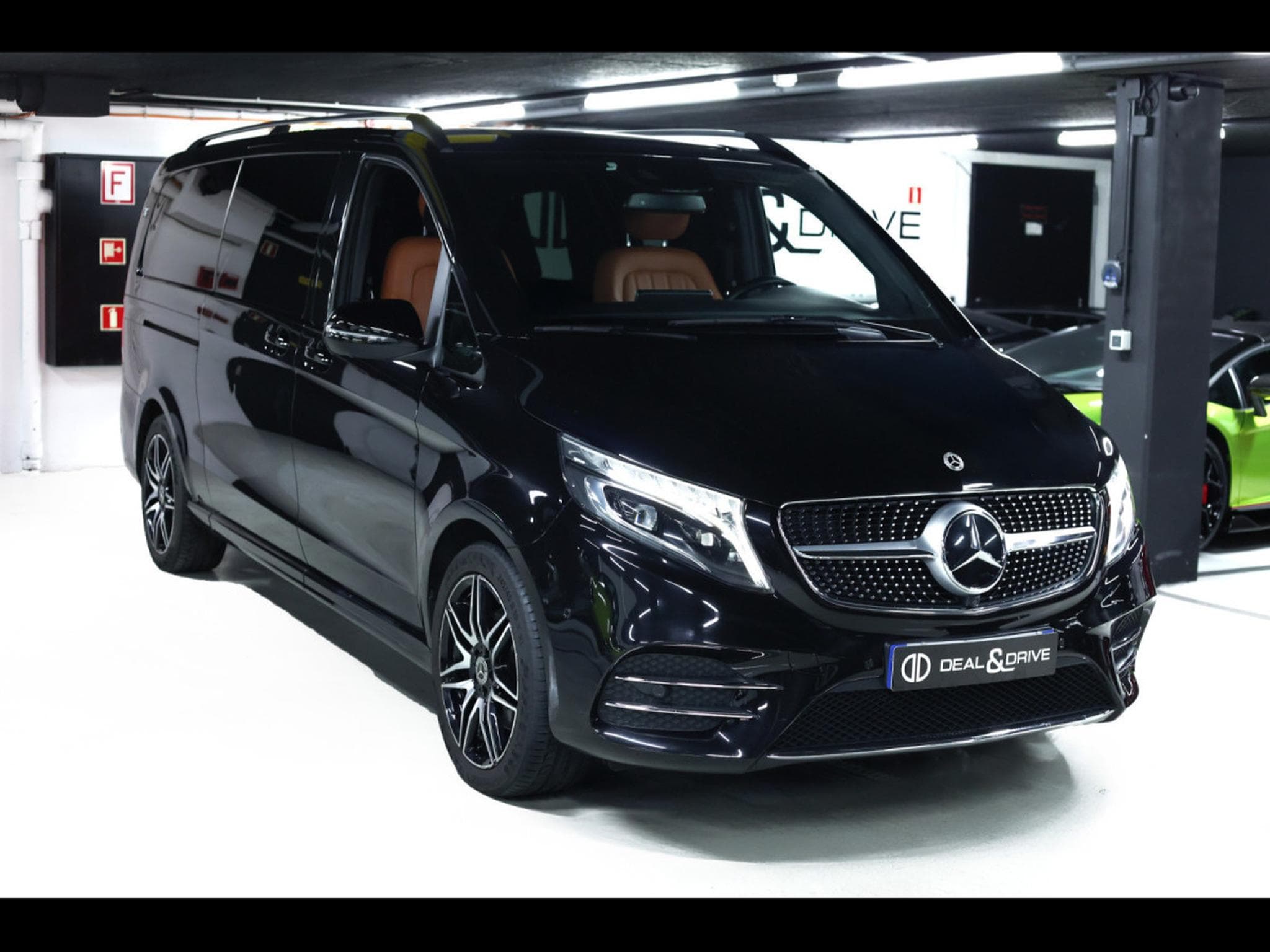 Mercedes V 300 d 4MATIC EXTRALANG AMG-LINE - MH VIP DESIGN (2021) - Photo 6