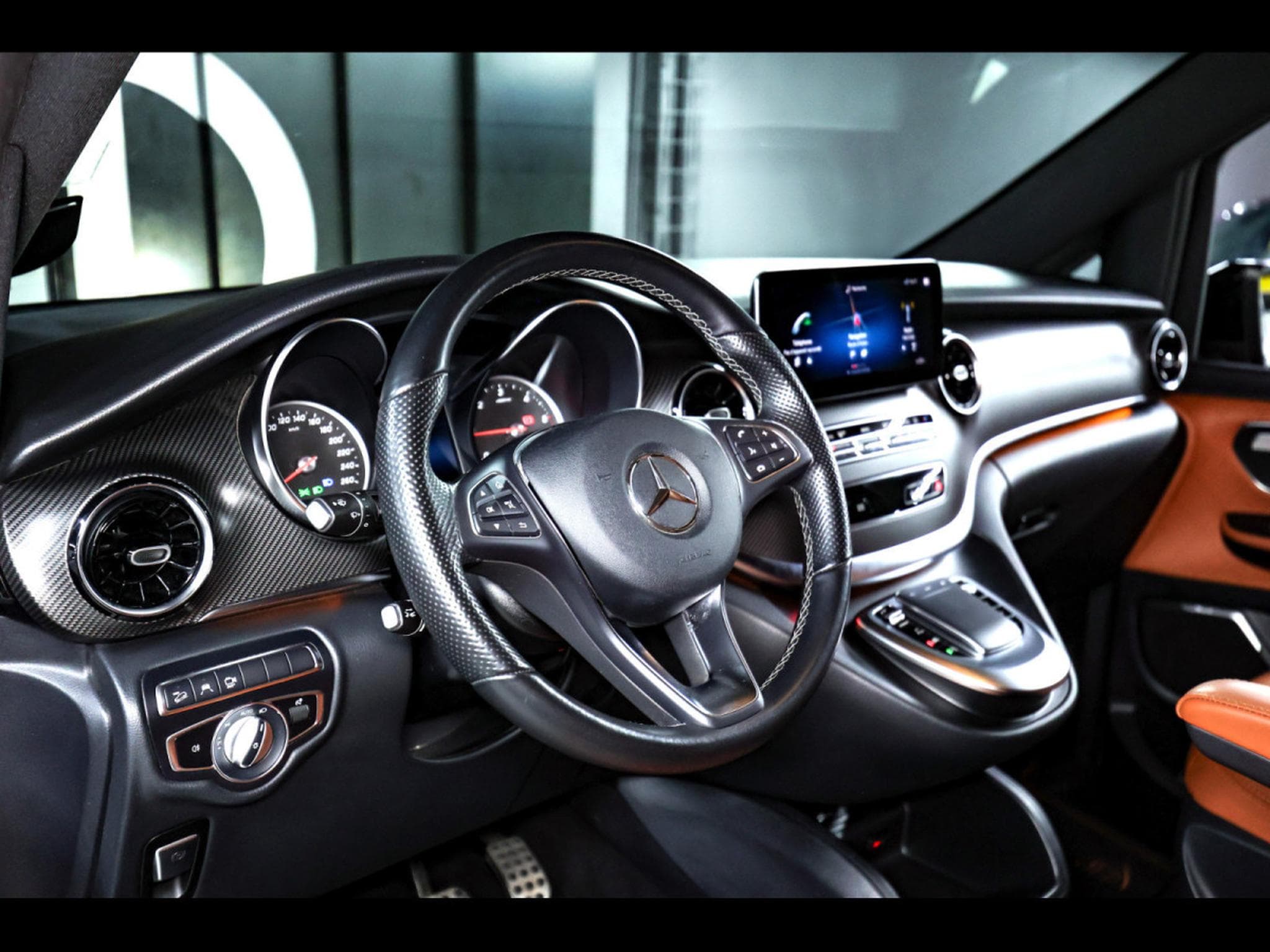 Mercedes V 300 d 4MATIC EXTRALANG AMG-LINE - MH VIP DESIGN (2021) - Photo 9