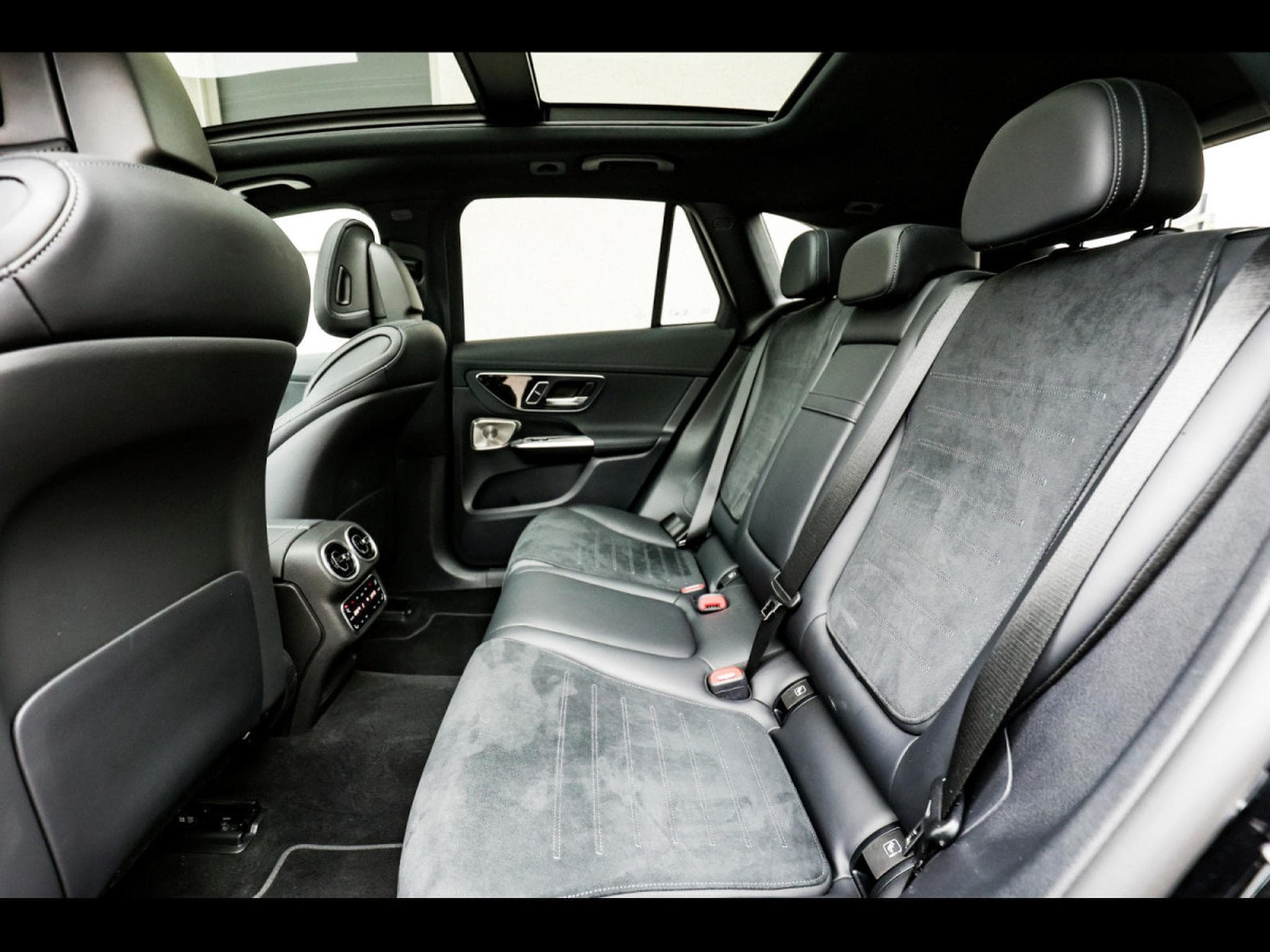 Mercedes GLC 300 DE AMG LINE 4MATIC - PACK PREMIUM PLUS (2023) - Photo 13