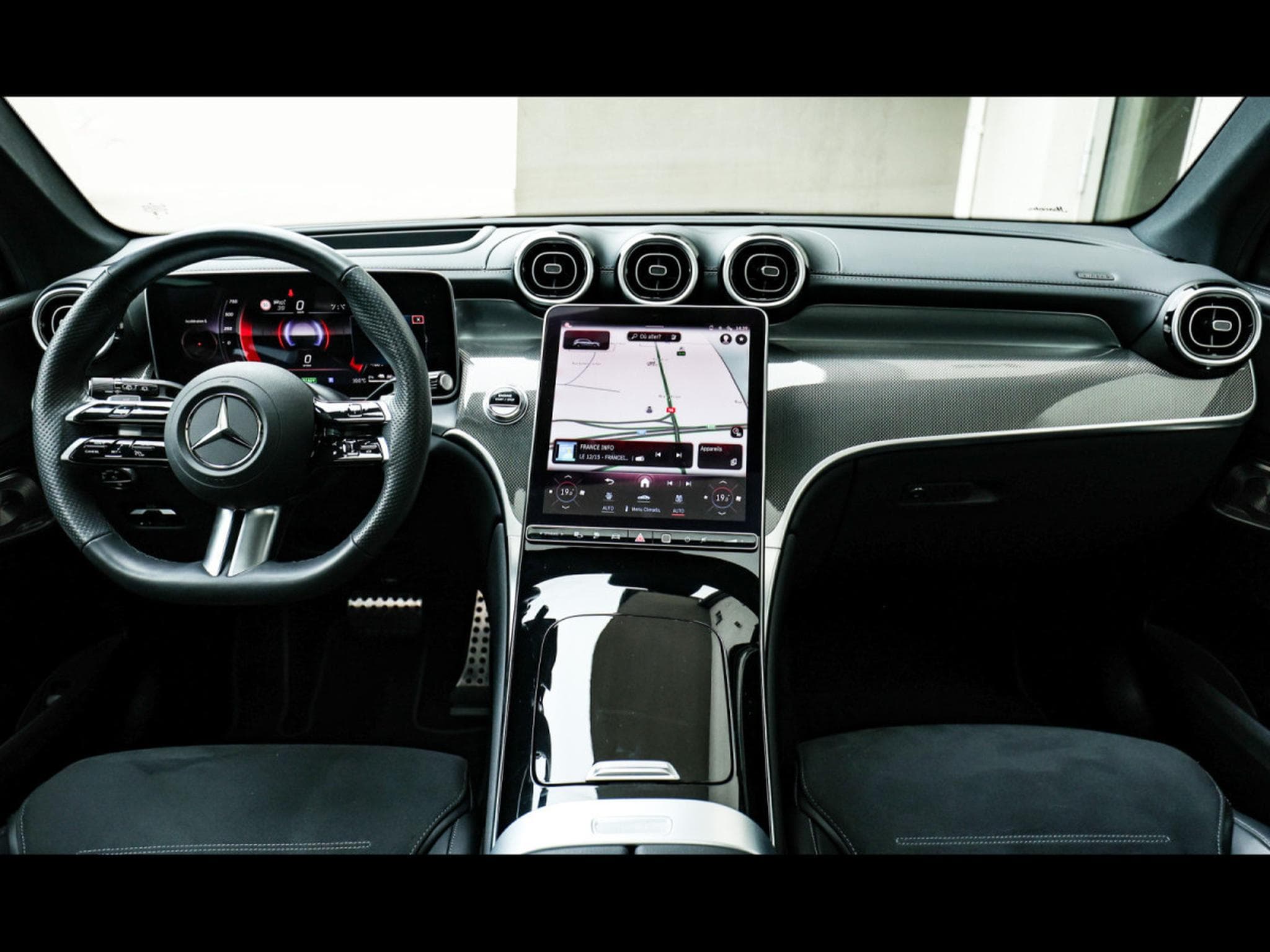 Mercedes GLC 300 DE AMG LINE 4MATIC - PACK PREMIUM PLUS (2023) - Photo 14