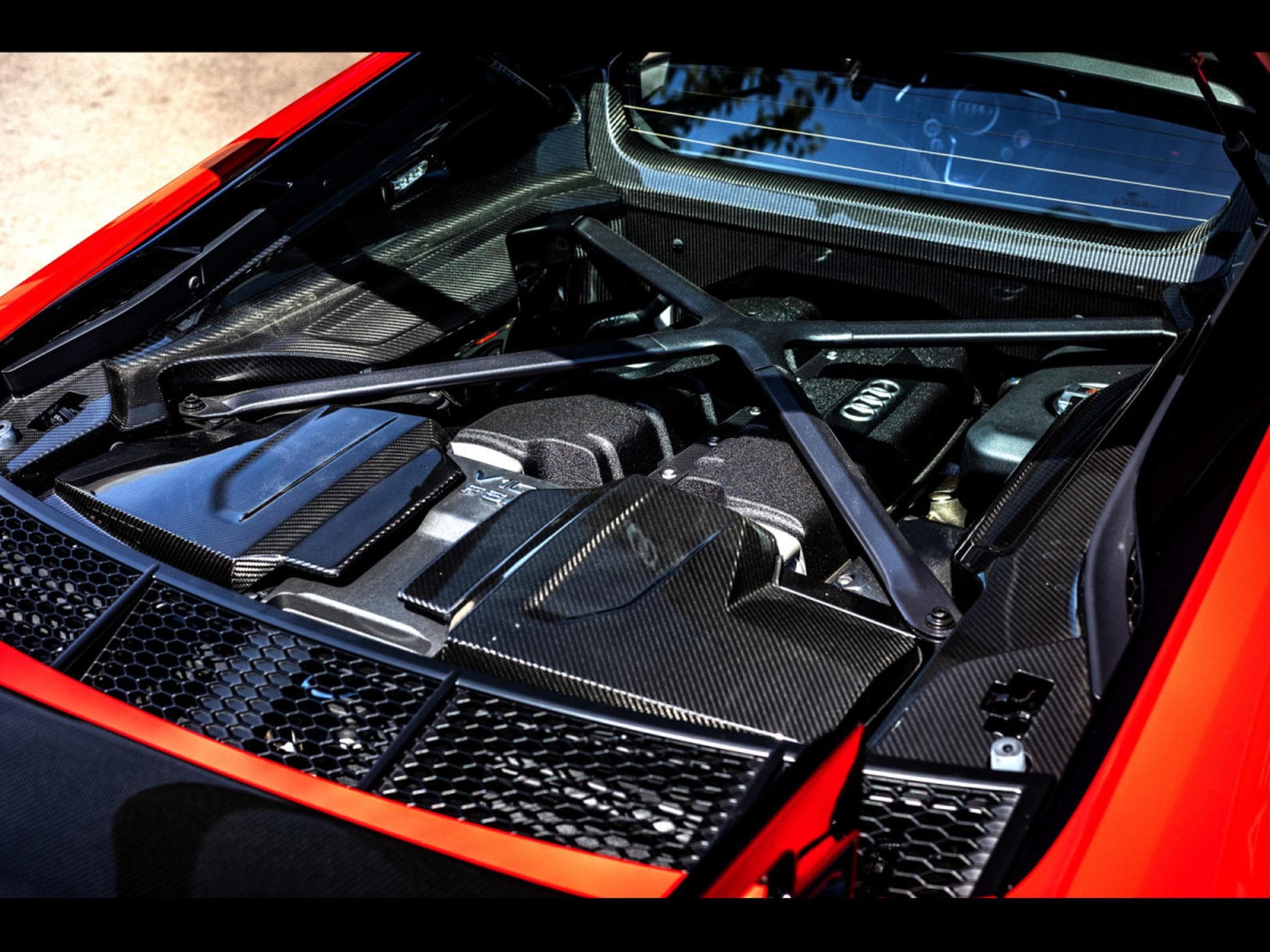 Audi R8 V10 GT RWD S-TRONIC - 1 OF 333 - TANGO RED METALLIC - WARRAN (2023) - Photo 17