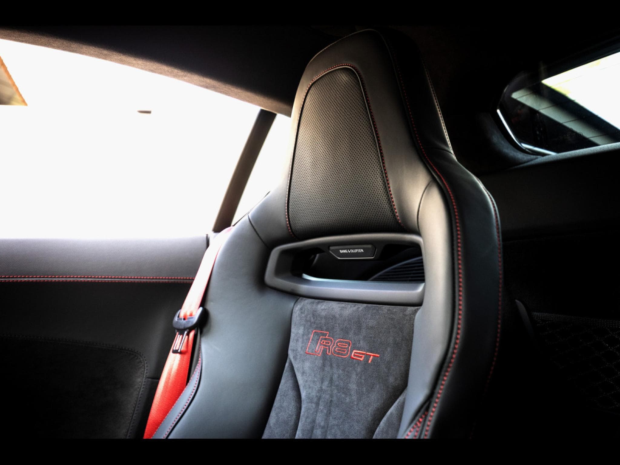 Audi R8 V10 GT RWD S-TRONIC - 1 OF 333 - TANGO RED METALLIC - WARRAN (2023) - Photo 19