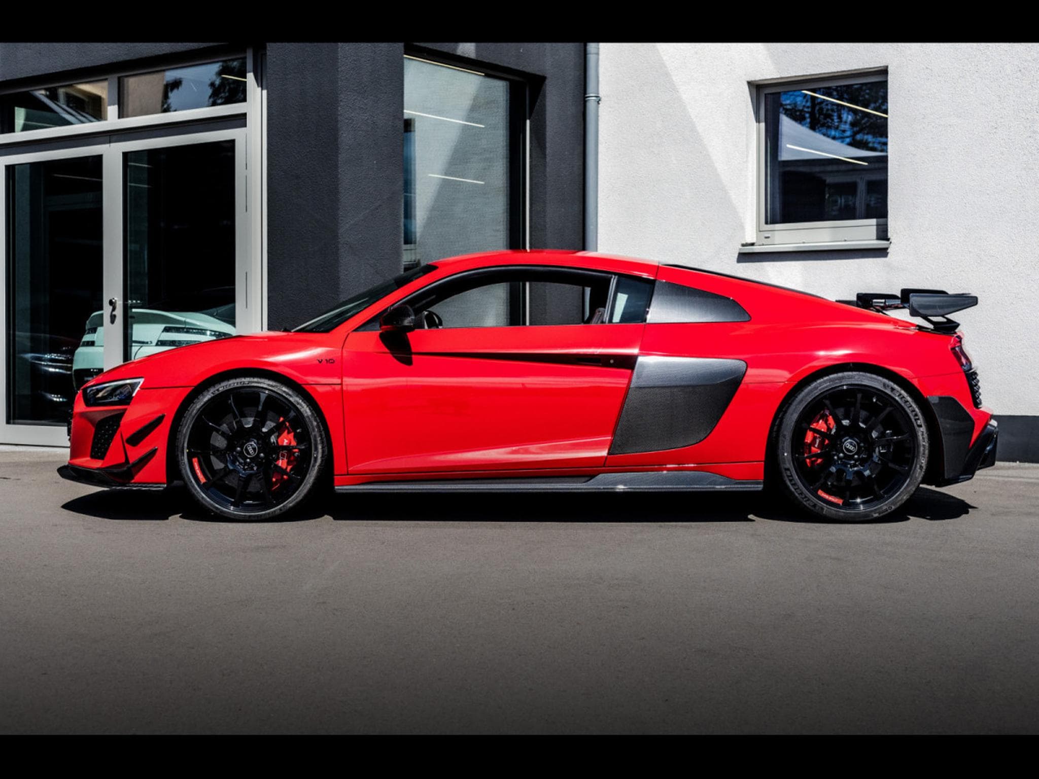 Audi R8 V10 GT RWD S-TRONIC - 1 OF 333 - TANGO RED METALLIC - WARRAN (2023) - Photo 2