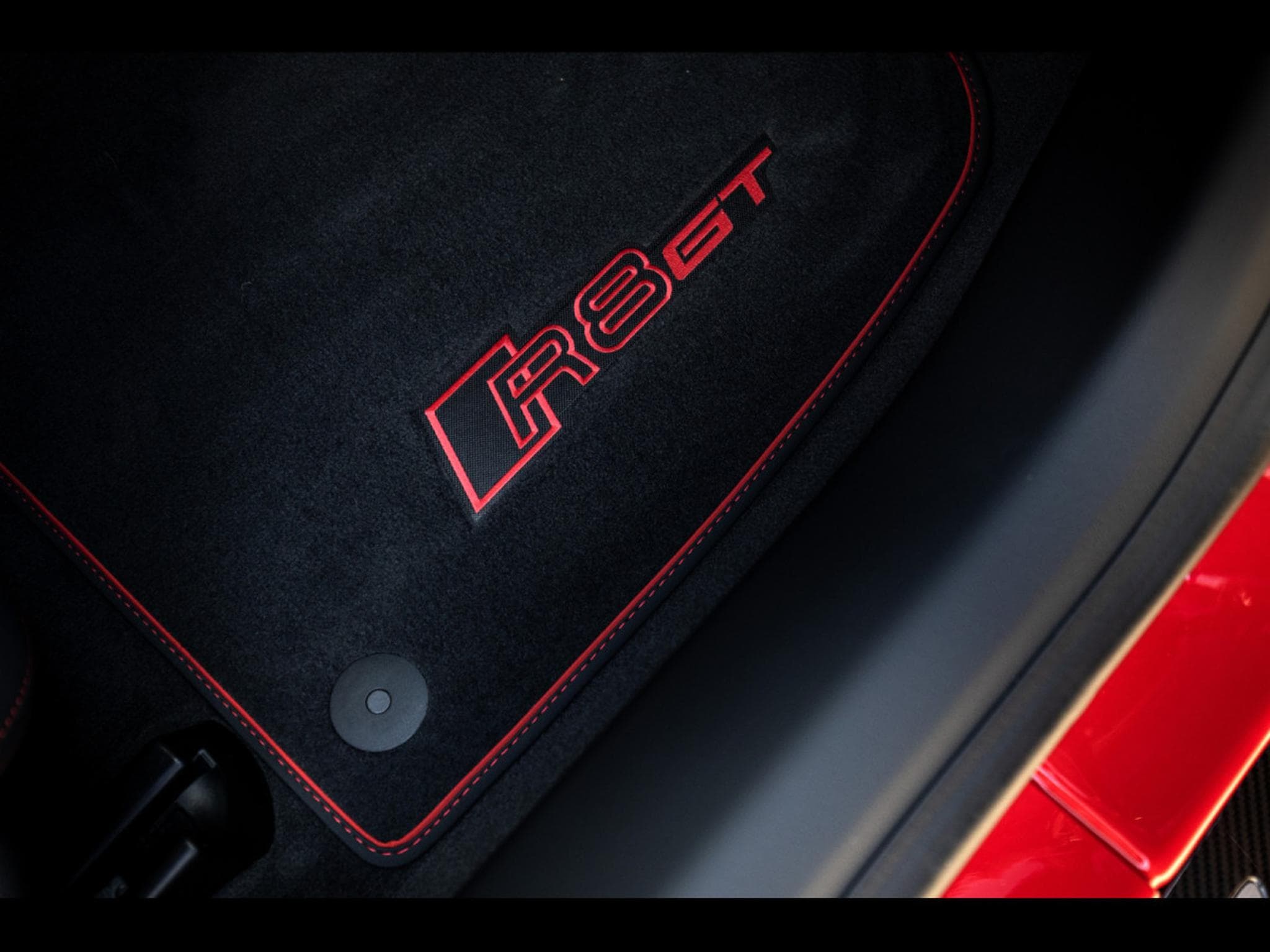 Audi R8 V10 GT RWD S-TRONIC - 1 OF 333 - TANGO RED METALLIC - WARRAN (2023) - Photo 22