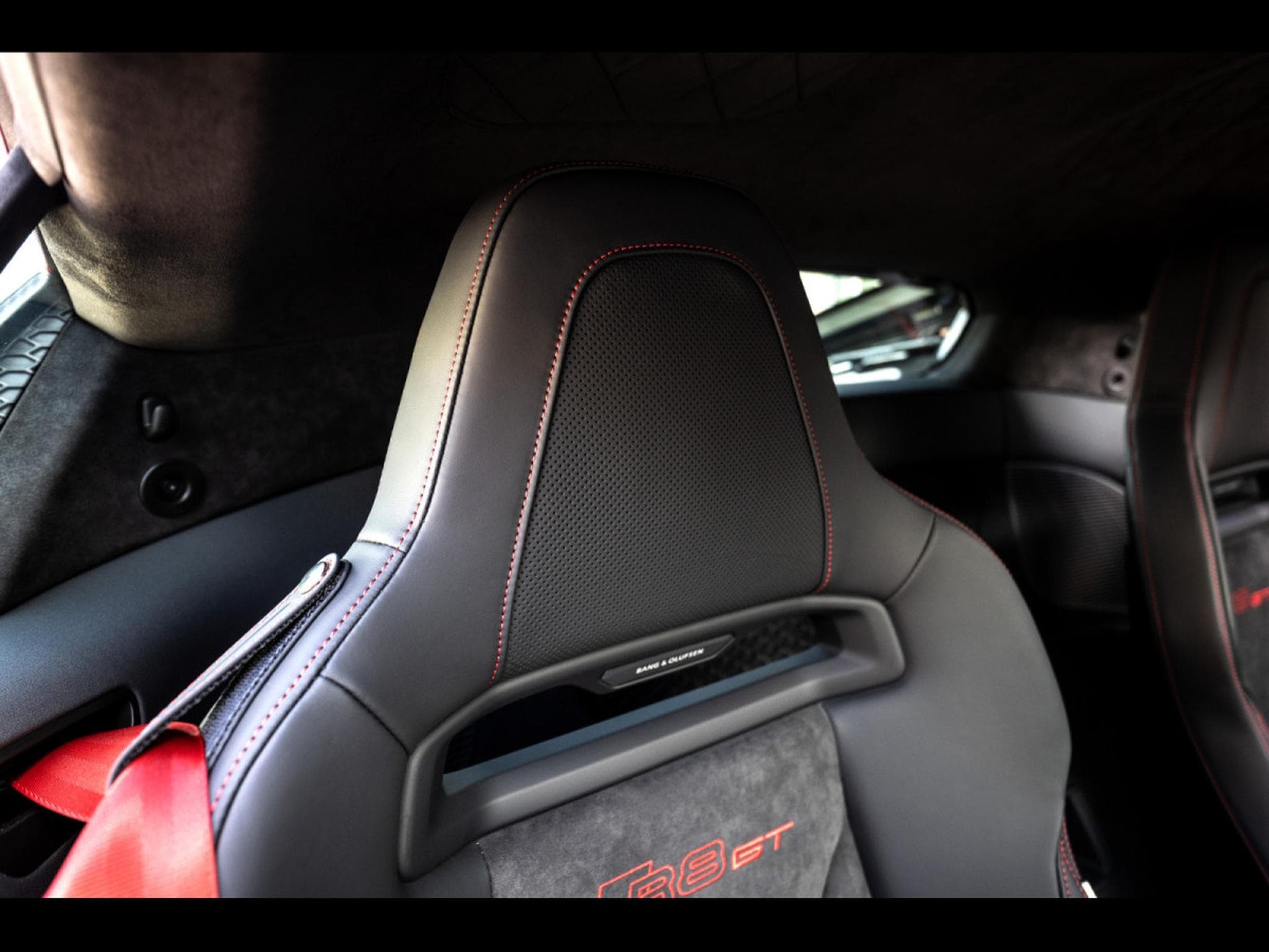 Audi R8 V10 GT RWD S-TRONIC - 1 OF 333 - TANGO RED METALLIC - WARRAN (2023) - Photo 23