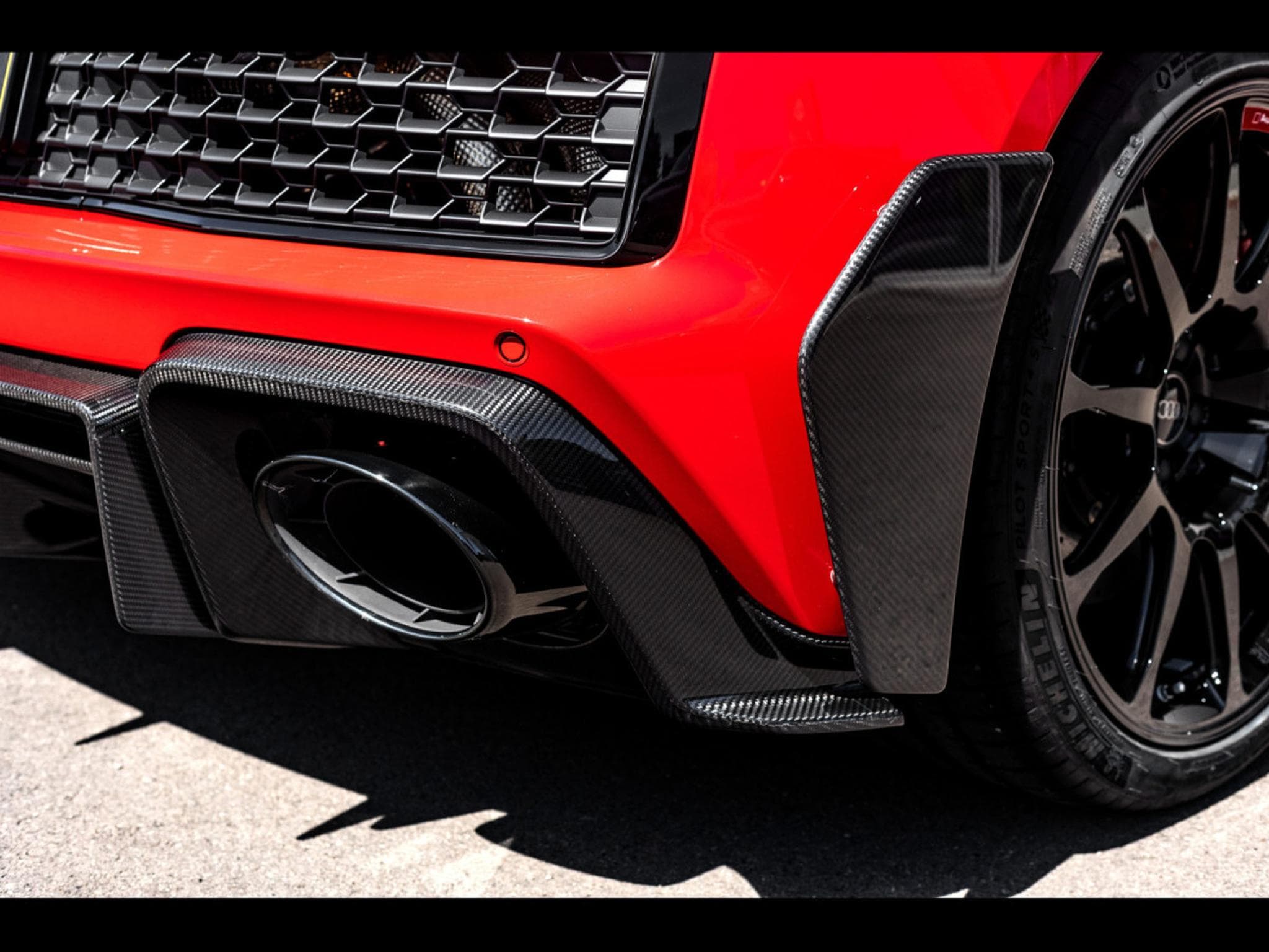 Audi R8 V10 GT RWD S-TRONIC - 1 OF 333 - TANGO RED METALLIC - WARRAN (2023) - Photo 24