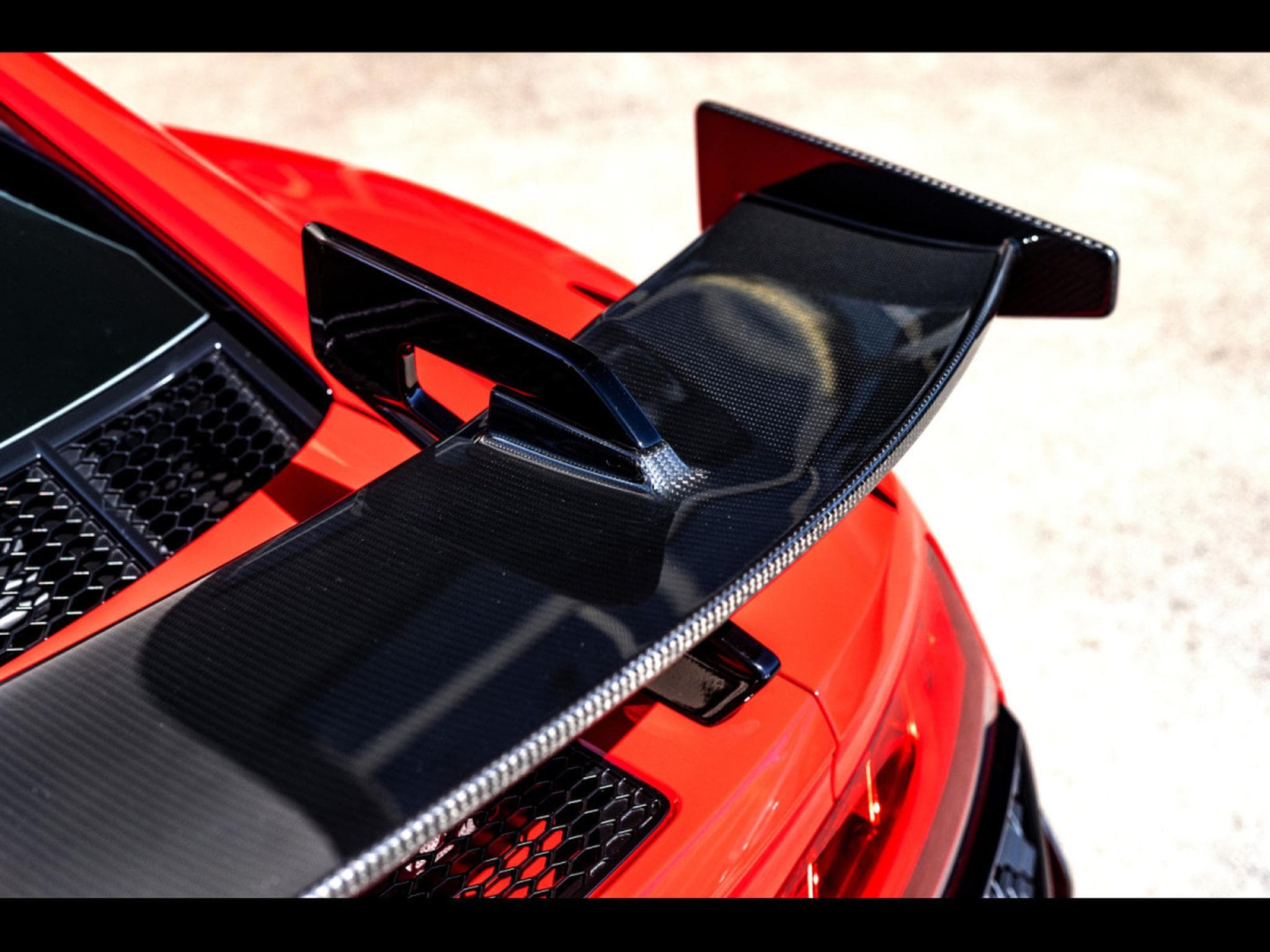 Audi R8 V10 GT RWD S-TRONIC - 1 OF 333 - TANGO RED METALLIC - WARRAN (2023) - Photo 25