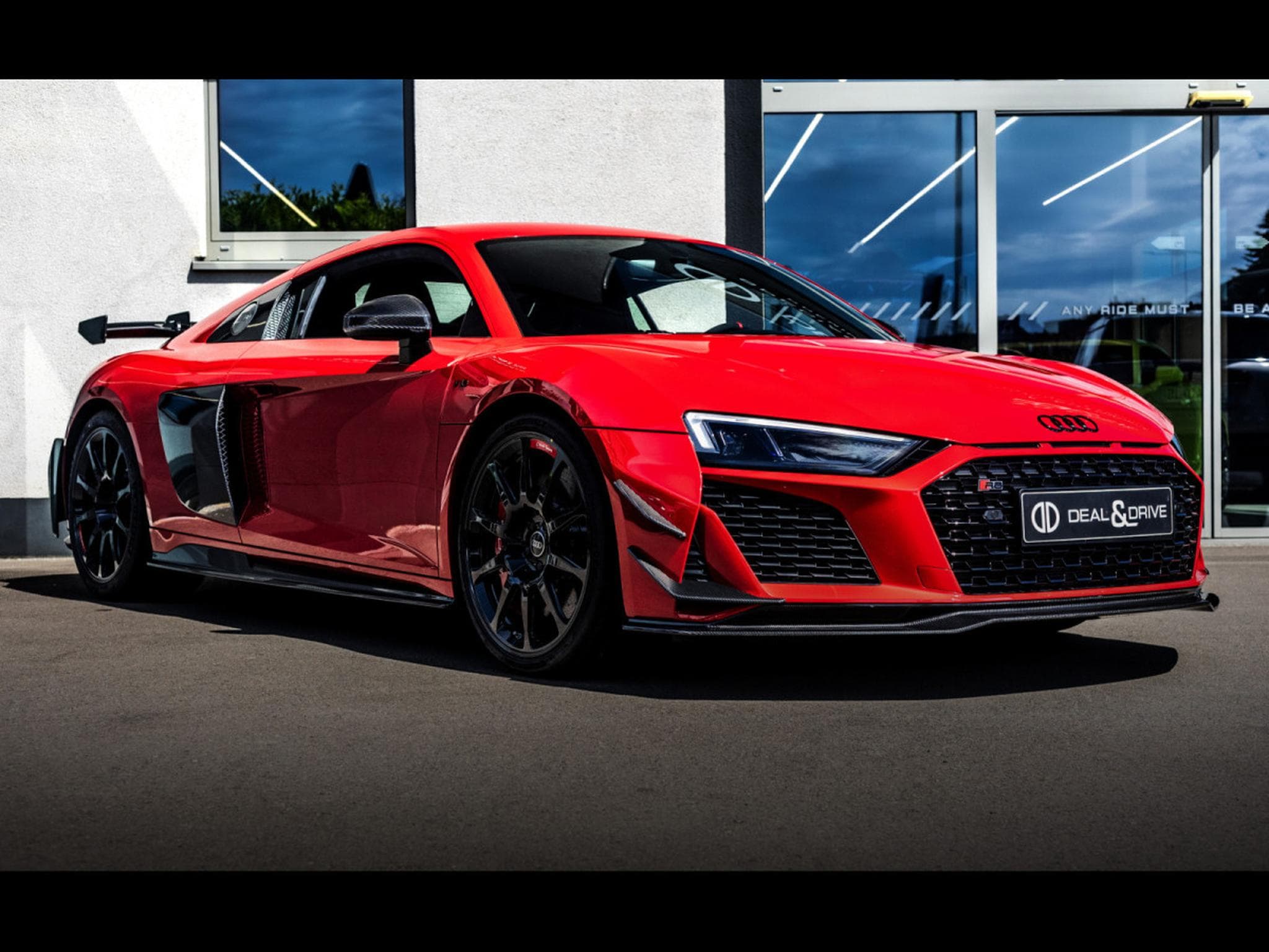 Audi R8 V10 GT RWD S-TRONIC - 1 OF 333 - TANGO RED METALLIC - WARRAN (2023) - Photo 6
