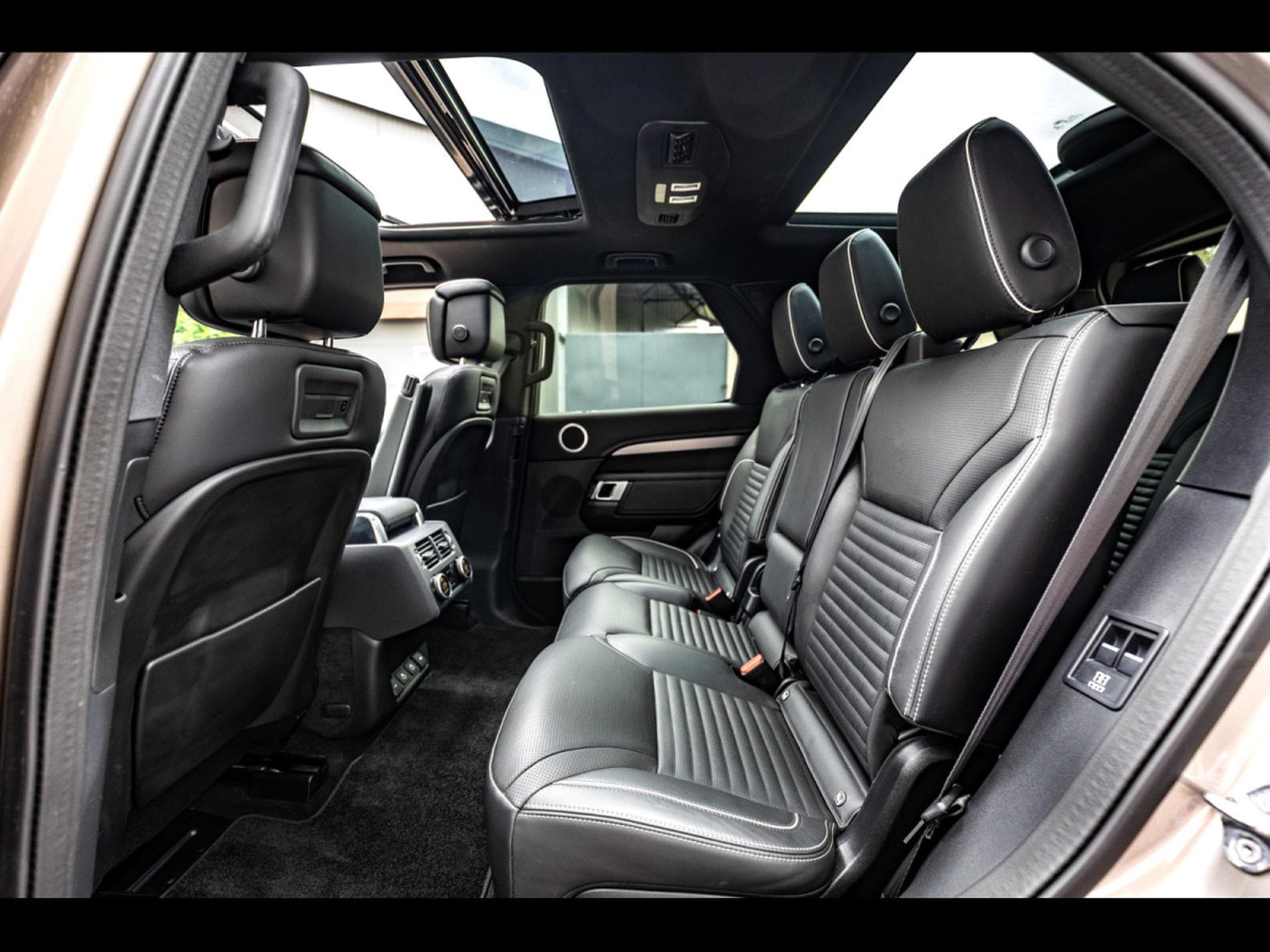 Land-Rover Discovery 3.0 D250 MHEV AWD R-DYNAMIC HSE - 7 PLACES - PACK DYNAMIC BL (2021) - Photo 13