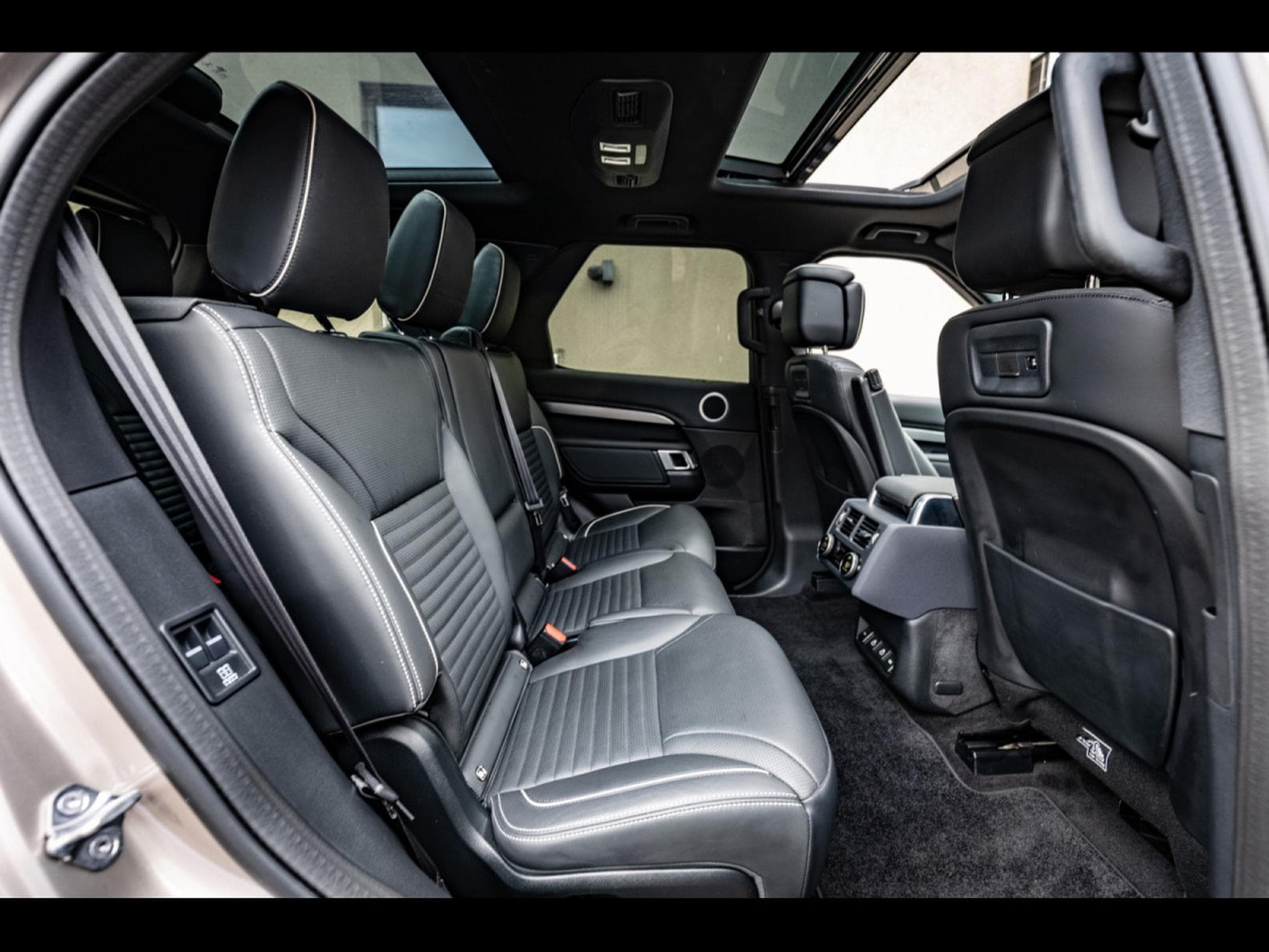 Land-Rover Discovery 3.0 D250 MHEV AWD R-DYNAMIC HSE - 7 PLACES - PACK DYNAMIC BL (2021) - Photo 23