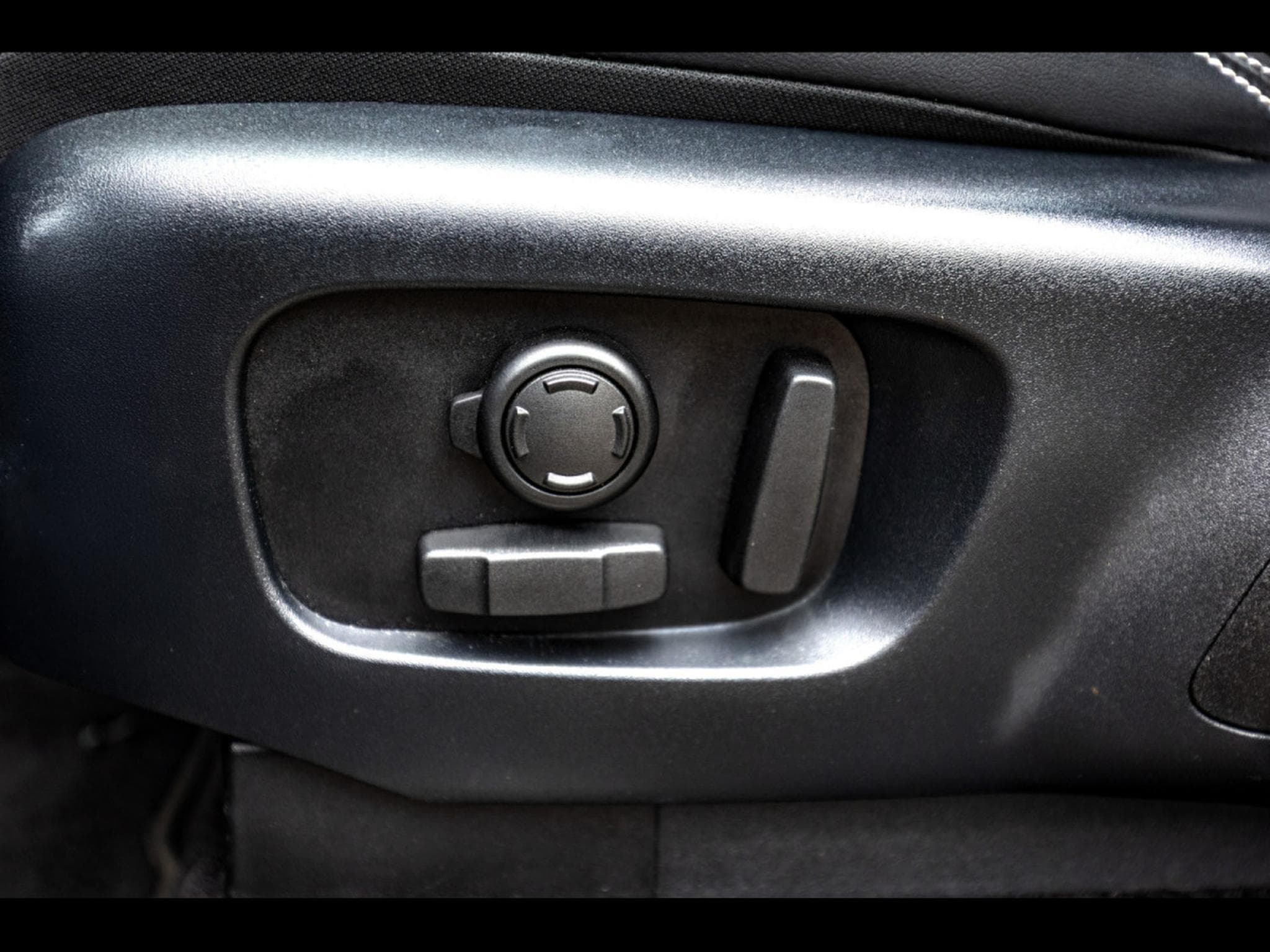 Land-Rover Discovery 3.0 D250 MHEV AWD R-DYNAMIC HSE - 7 PLACES - PACK DYNAMIC BL (2021) - Photo 24