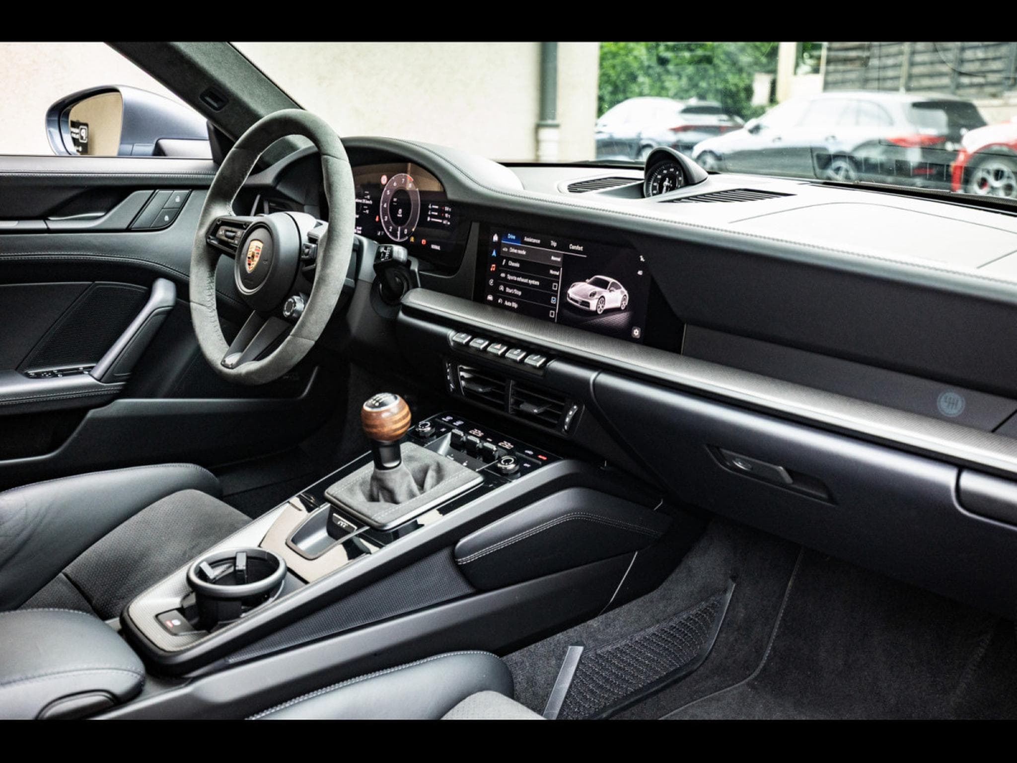 Porsche 911 .2 911 CARRERA T COUPE 6-SPEED MANUAL - VANADIUM GREY + SATI (2025) - Photo 13