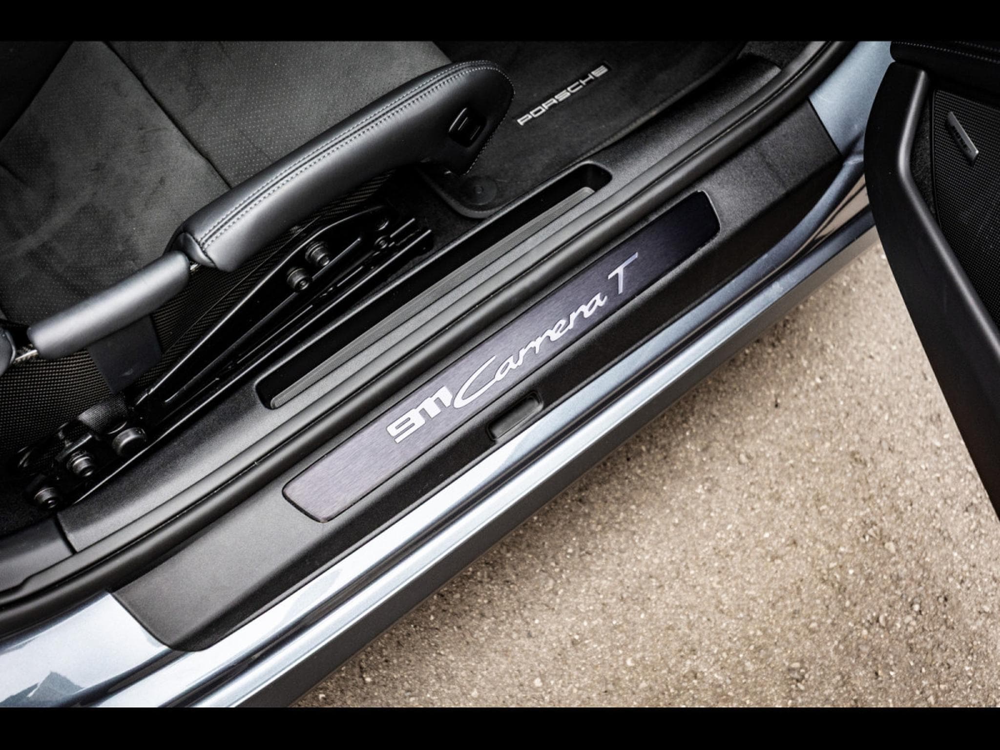 Porsche 911 .2 911 CARRERA T COUPE 6-SPEED MANUAL - VANADIUM GREY + SATI (2025) - Photo 16