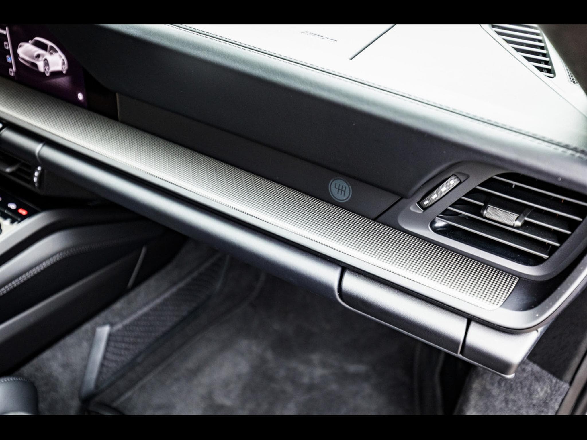 Porsche 911 .2 911 CARRERA T COUPE 6-SPEED MANUAL - VANADIUM GREY + SATI (2025) - Photo 17