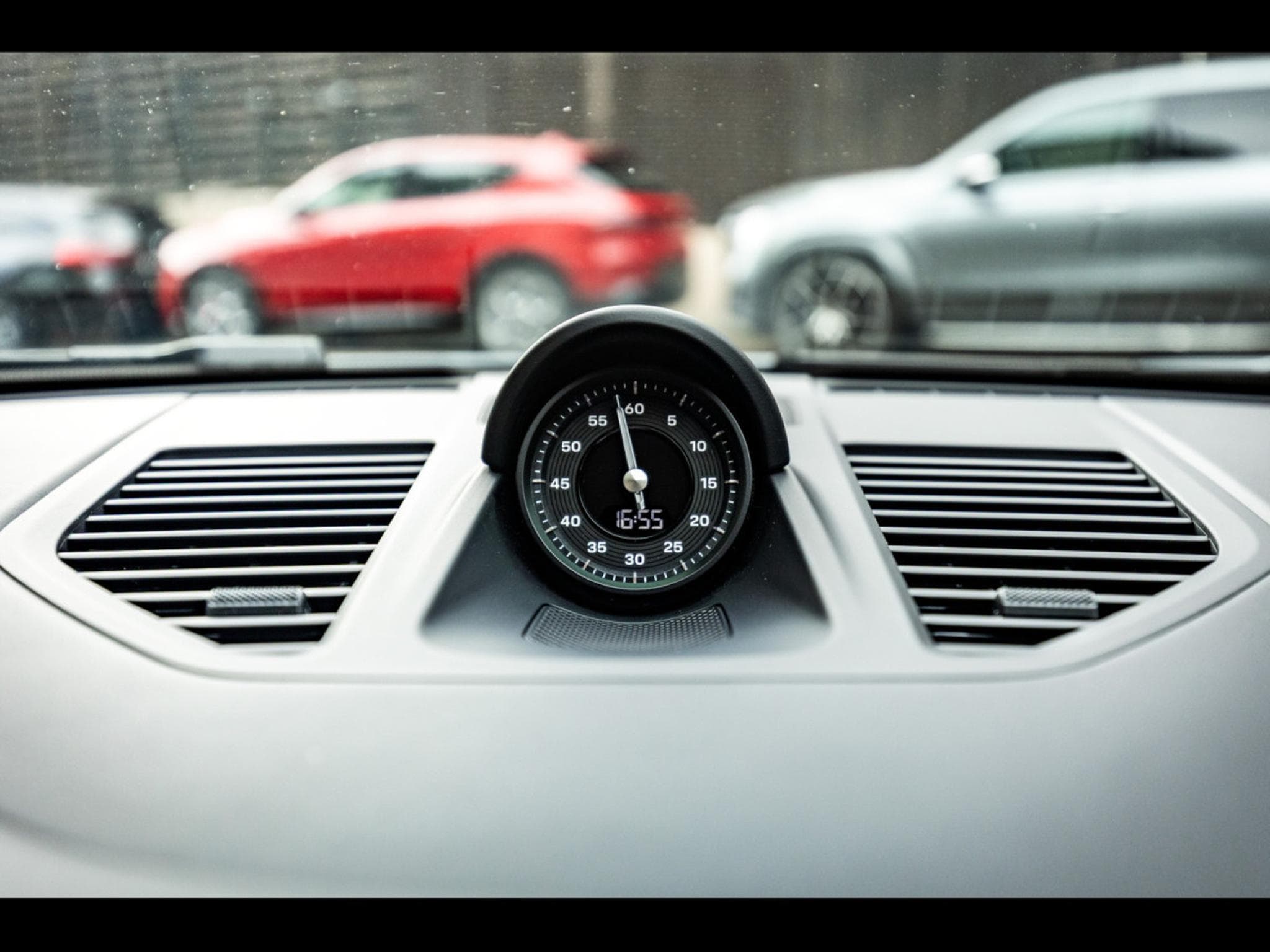 Porsche 911 .2 911 CARRERA T COUPE 6-SPEED MANUAL - VANADIUM GREY + SATI (2025) - Photo 19
