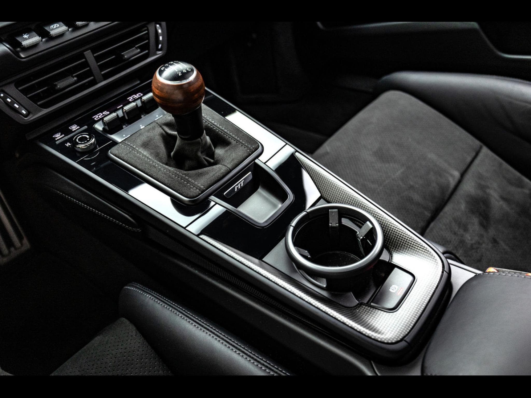 Porsche 911 .2 911 CARRERA T COUPE 6-SPEED MANUAL - VANADIUM GREY + SATI (2025) - Photo 24