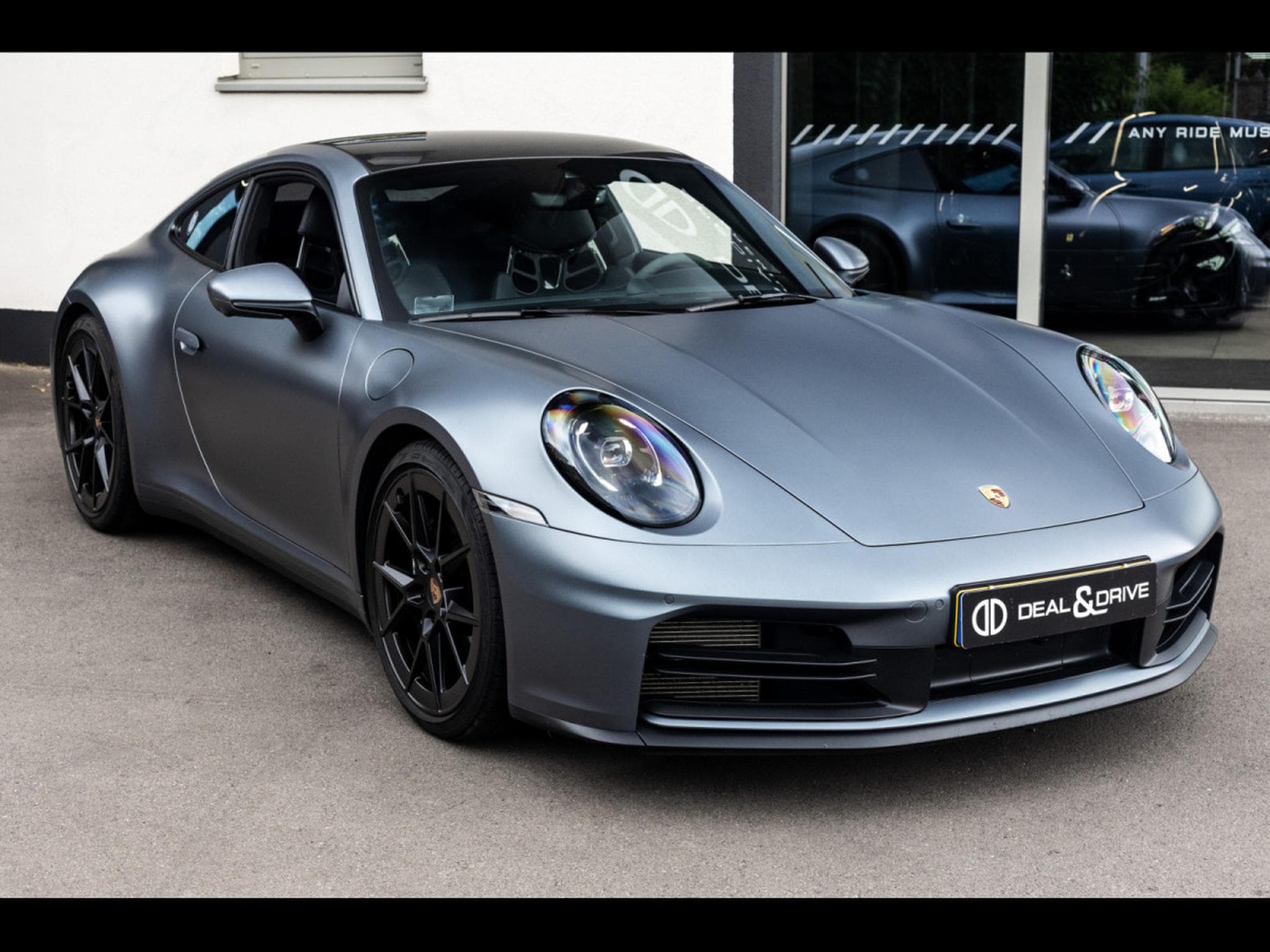 Porsche 911 .2 911 CARRERA T COUPE 6-SPEED MANUAL - VANADIUM GREY + SATI (2025) - Photo 6